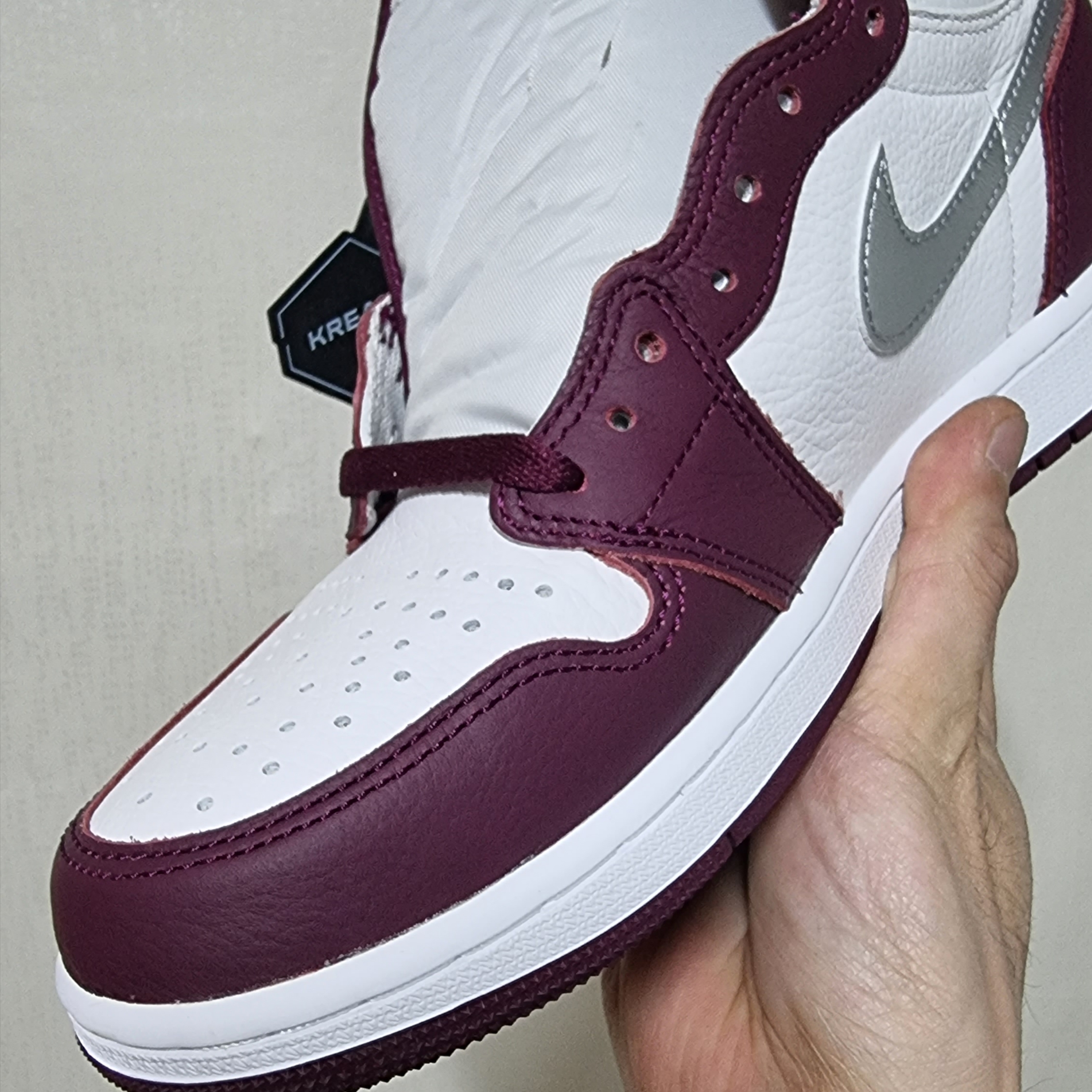Jordan 1 Retro High OG Bordeaux 착용 스타일 - 3