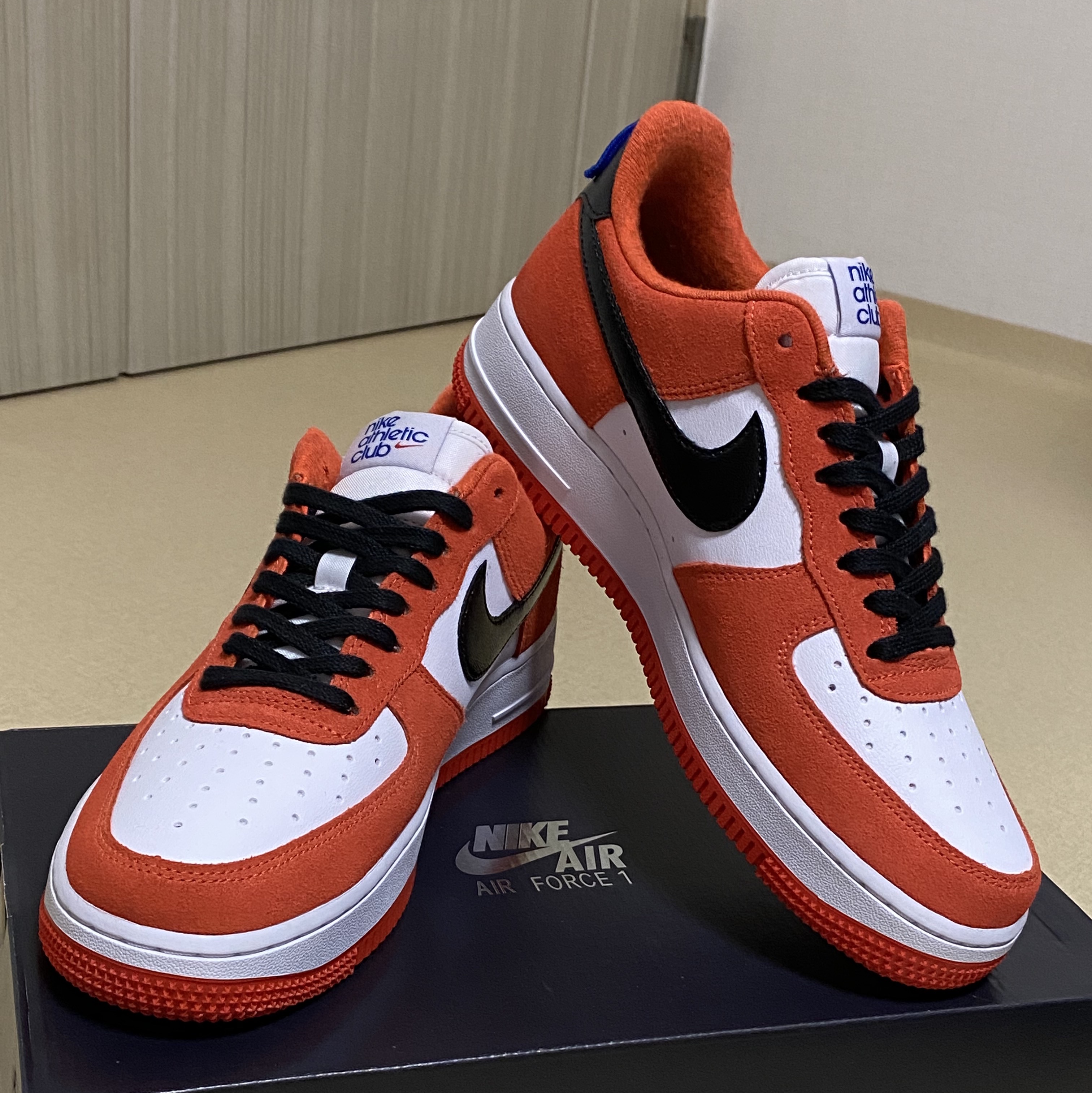 Nike Air Force 1 '07 LV8 Athletic Club Rush Orange Washed Teal 착용 스타일