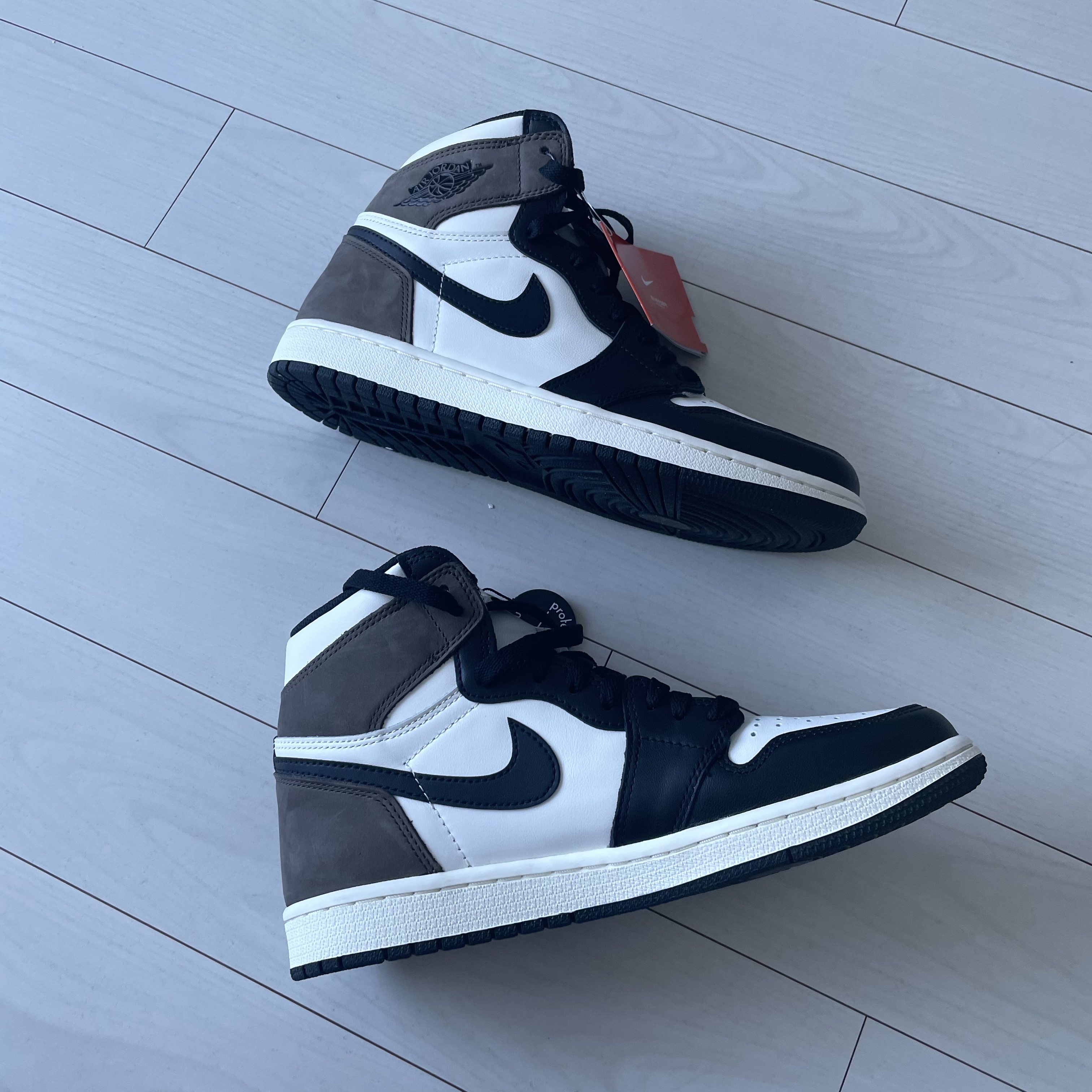 Jordan 1 Retro High OG Black Mocha 착용 스타일 - 1