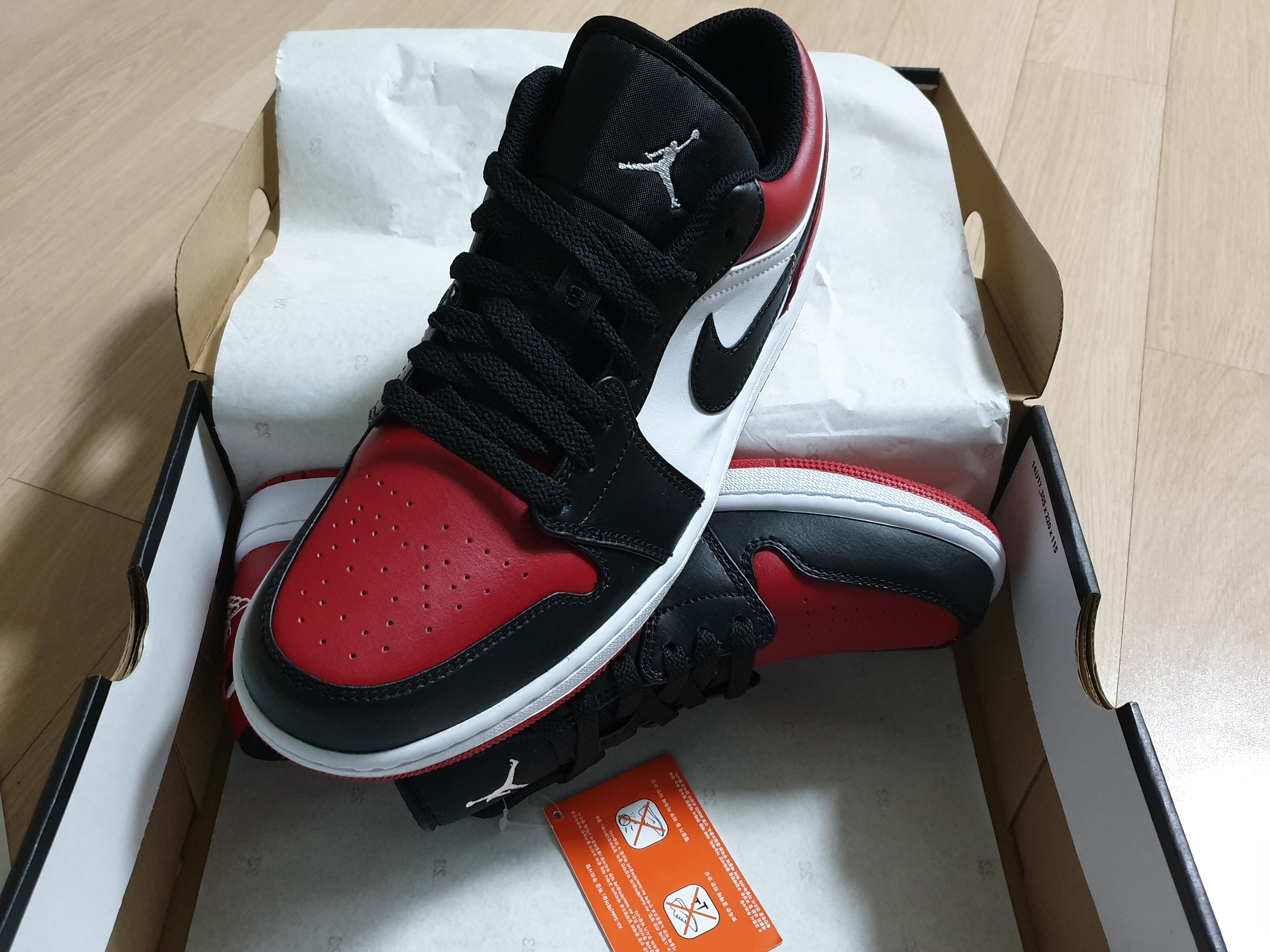 Jordan 1 Low Bred Toe 착용 스타일 - 1