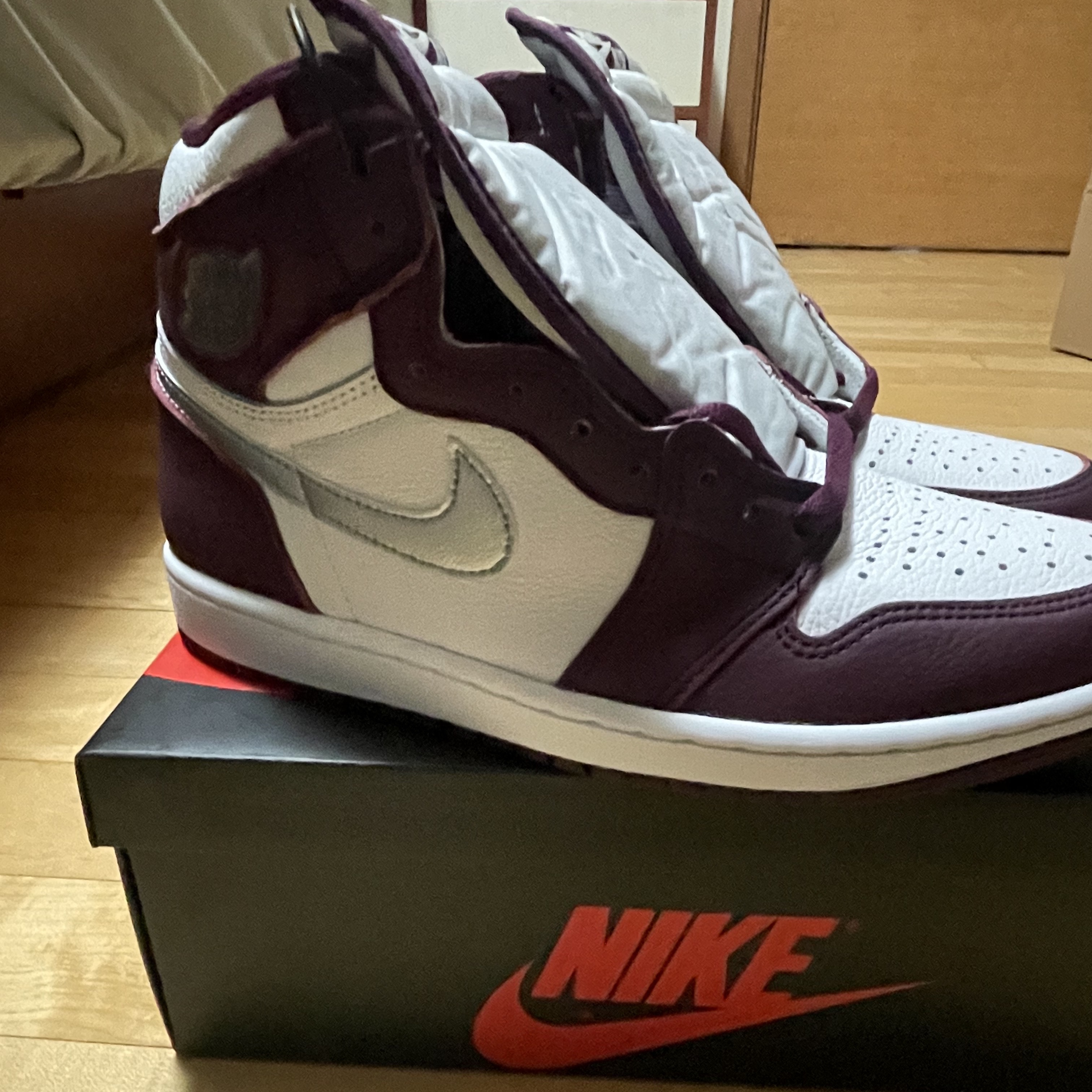 Jordan 1 Retro High OG Bordeaux 착용 스타일 - 2