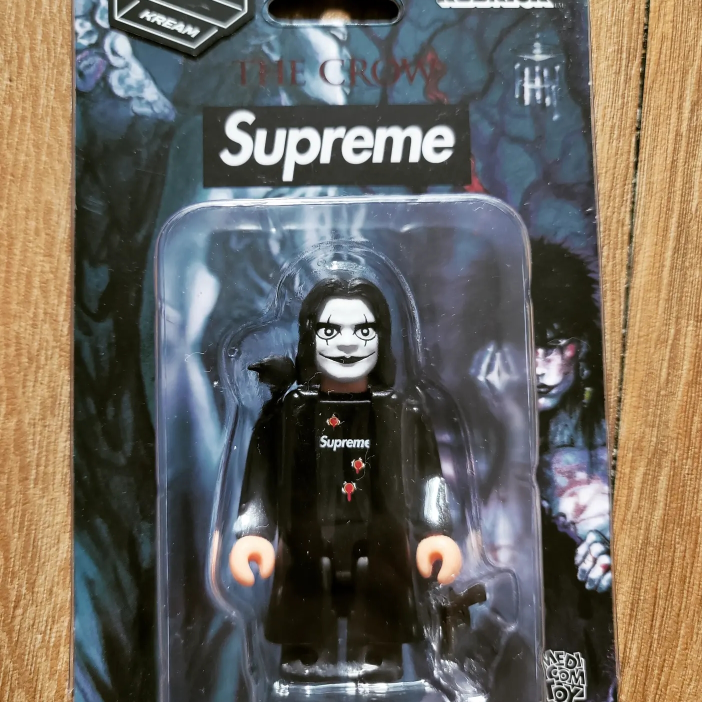 Supreme x The Crow Kubrick 100% Black - 21FW 착용 스타일 - 1