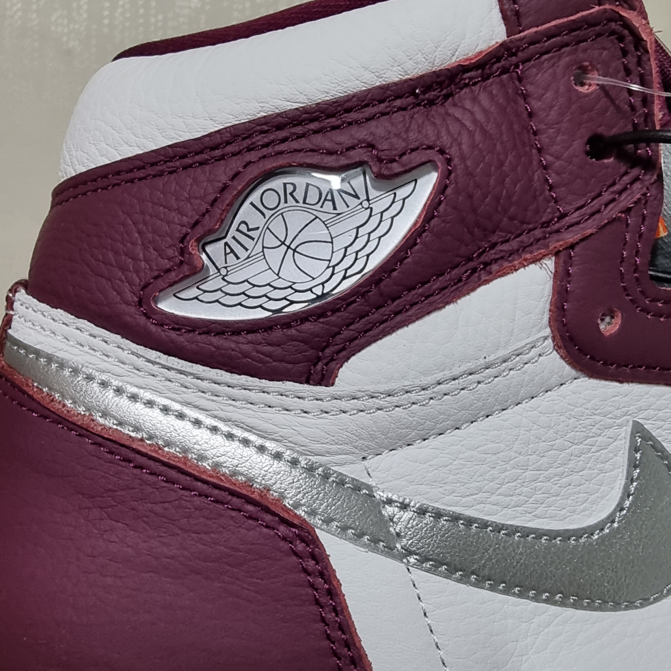 Jordan 1 Retro High OG Bordeaux 착용 스타일 - 4
