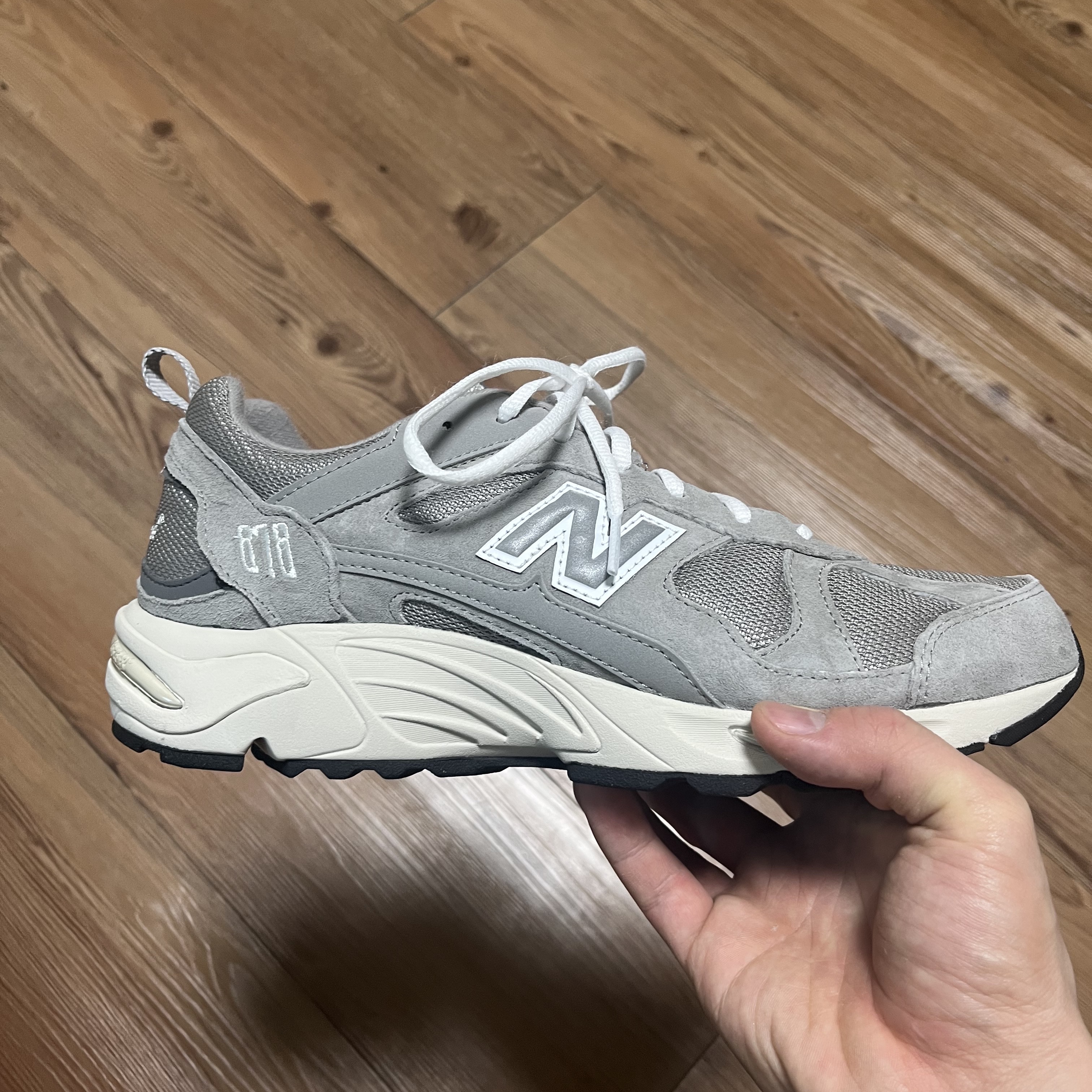 New Balance 878 Gray 착용 스타일