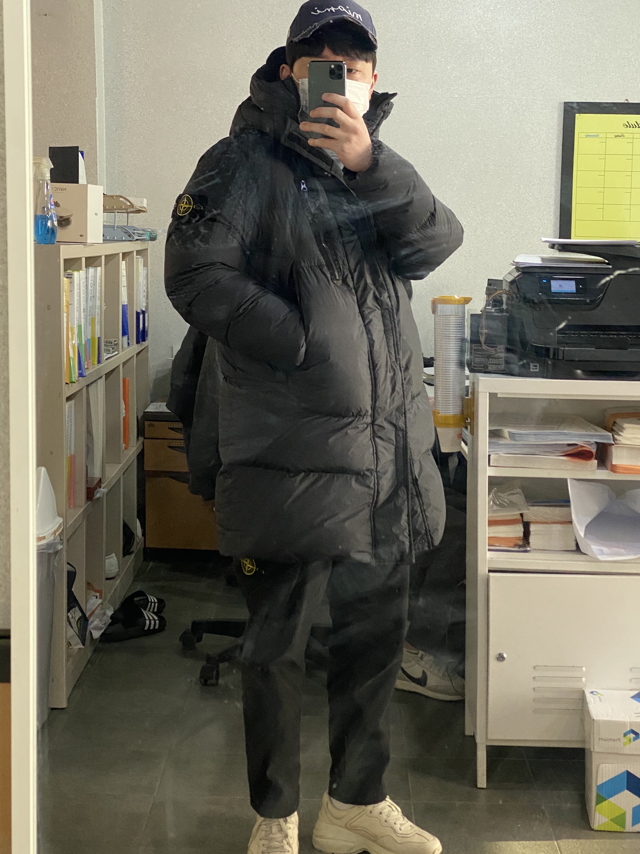 Stone Island 30104 Brushed Textured Recycled Cotton Cargo Pants Black - 21FW, Stone Island 70123 Crinkle Reps Hooded Long Down Jacket Black - 21FW 착용 스타일