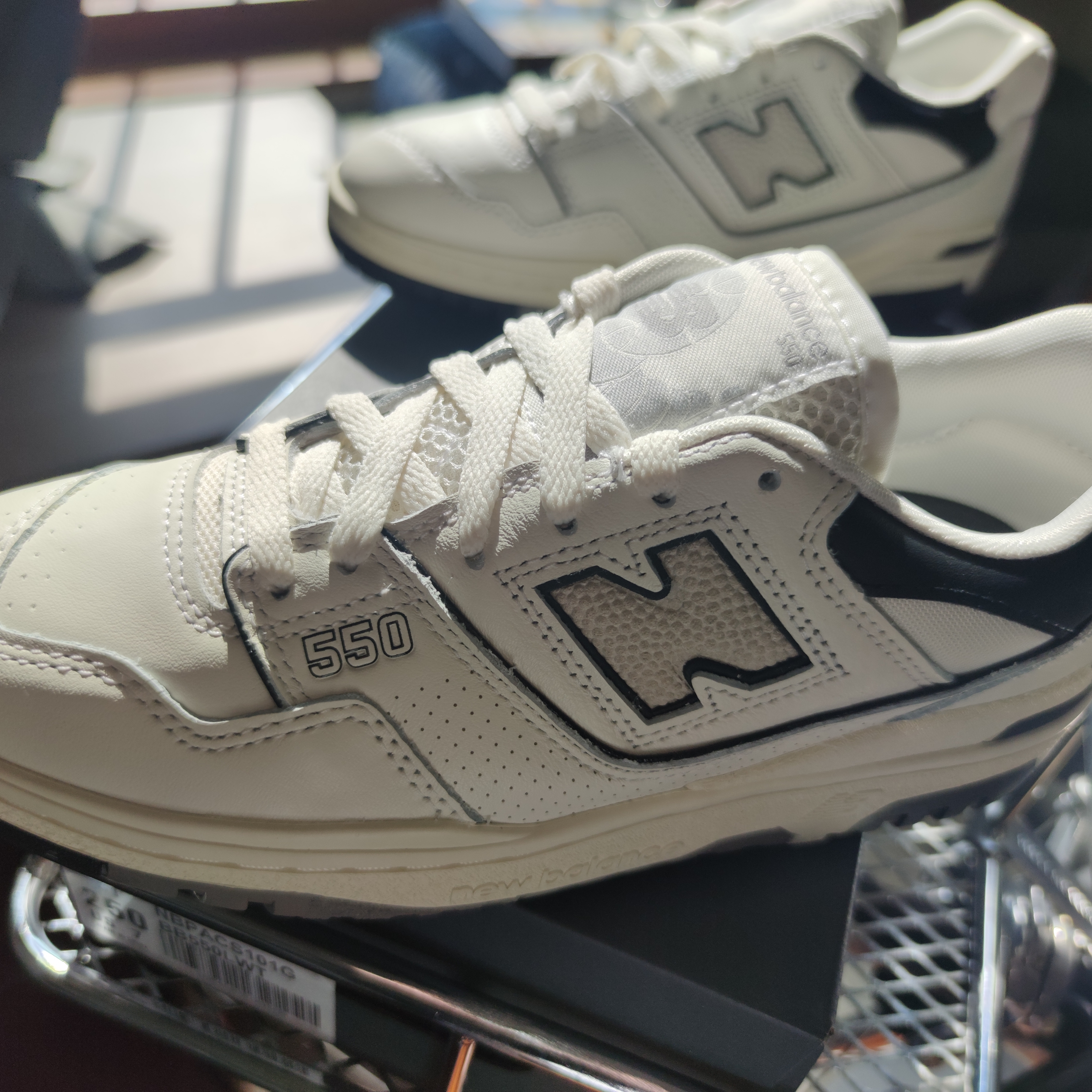 New Balance 550 White Grey - 2E Wide 착용 스타일 - 2