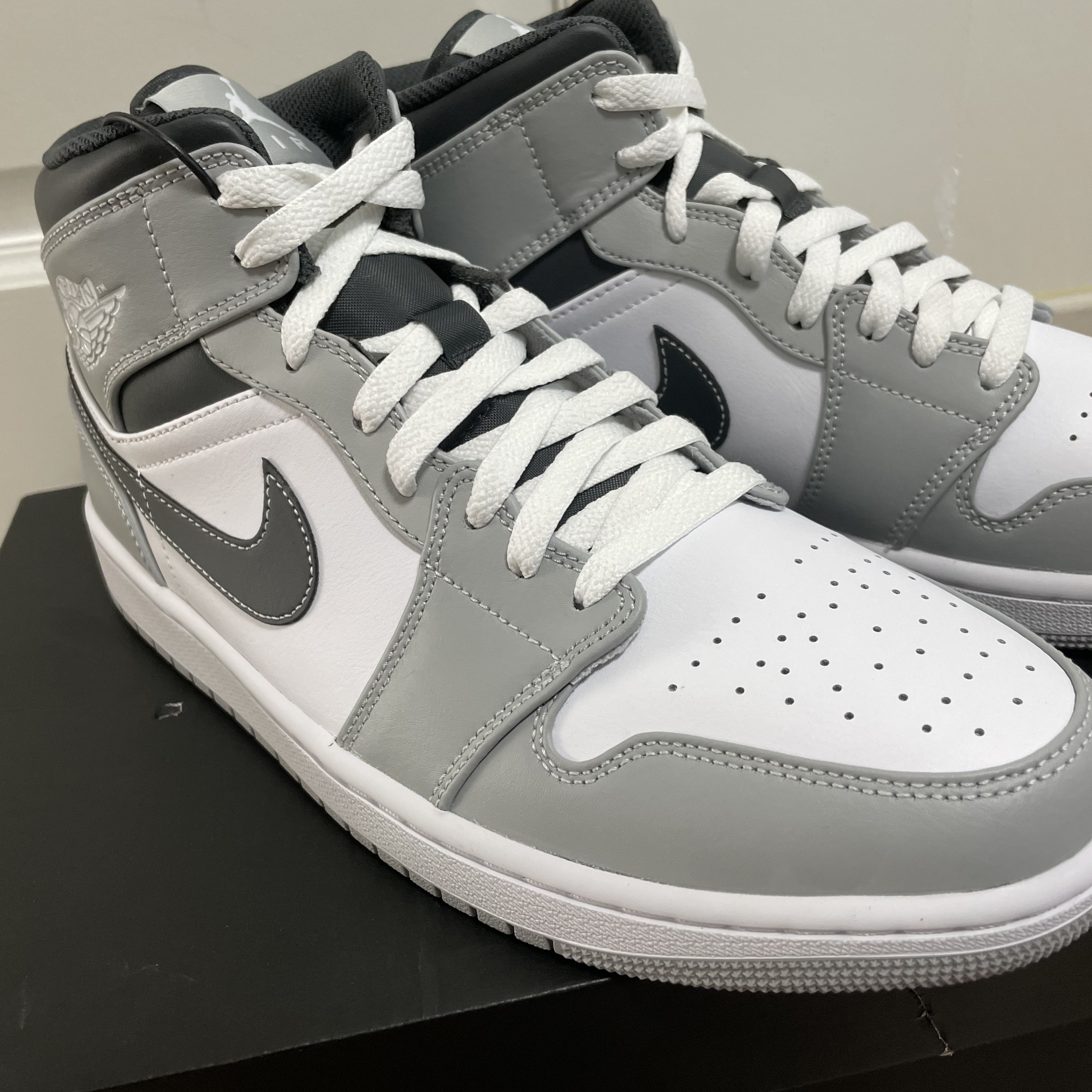 Jordan 1 Mid Light Smoke Grey Anthracite 착용 스타일