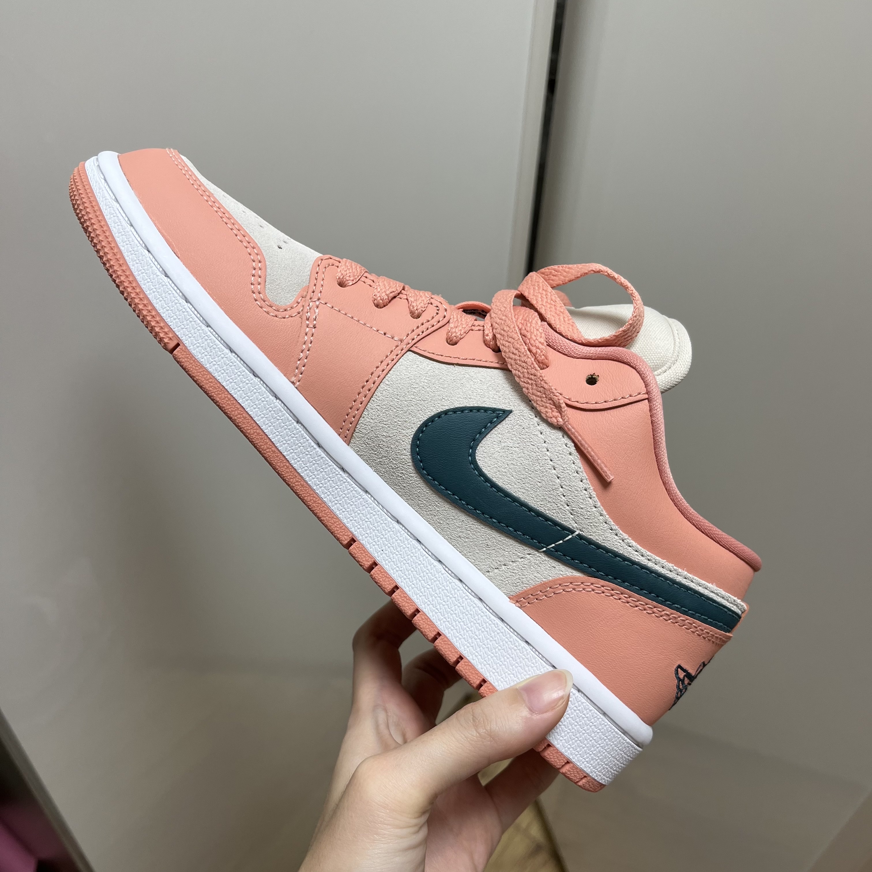 (W) Jordan 1 Low Light Madder Root 착용 스타일 - 2