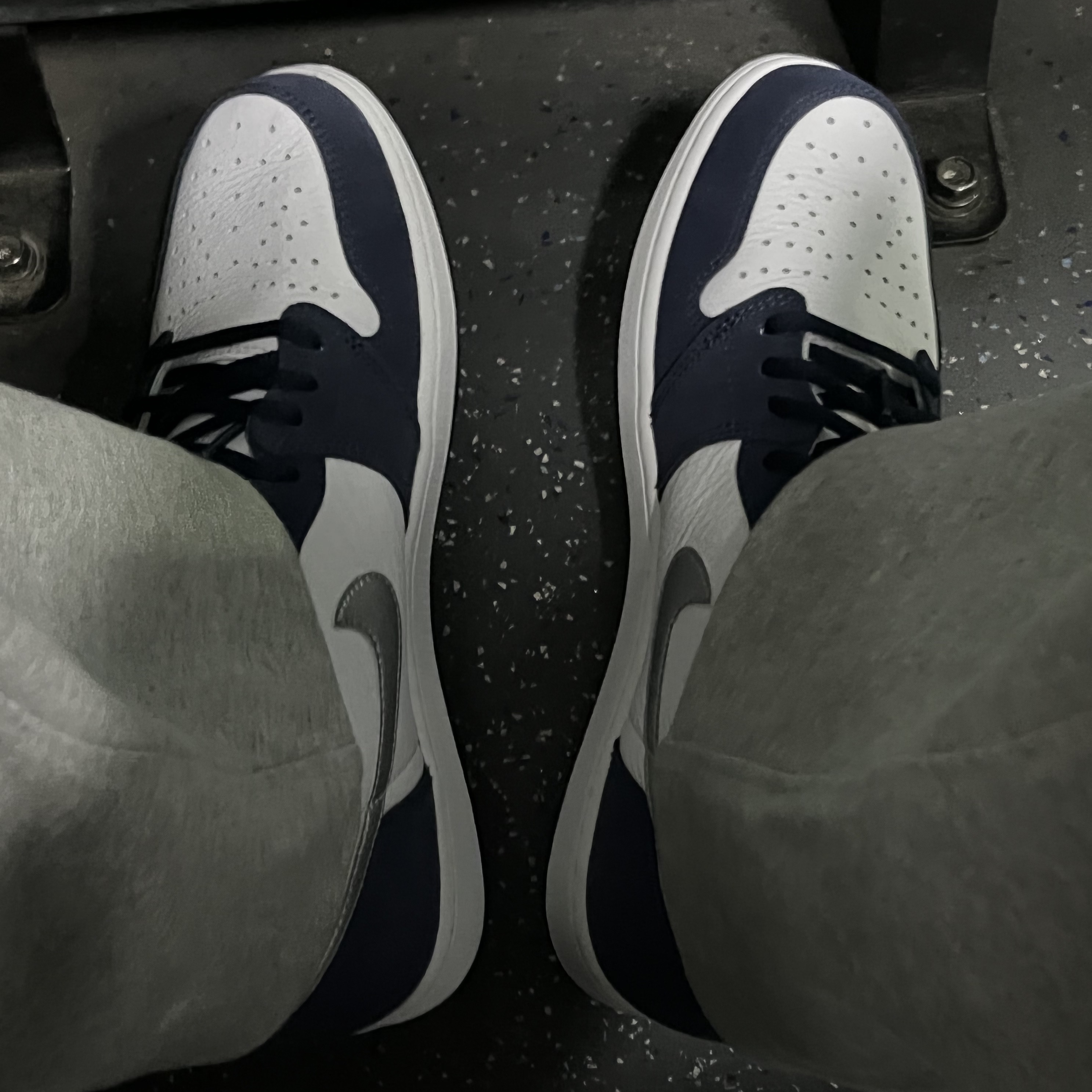 Jordan 1 Retro High OG CO.JP Midnight Navy 착용 스타일 - 1
