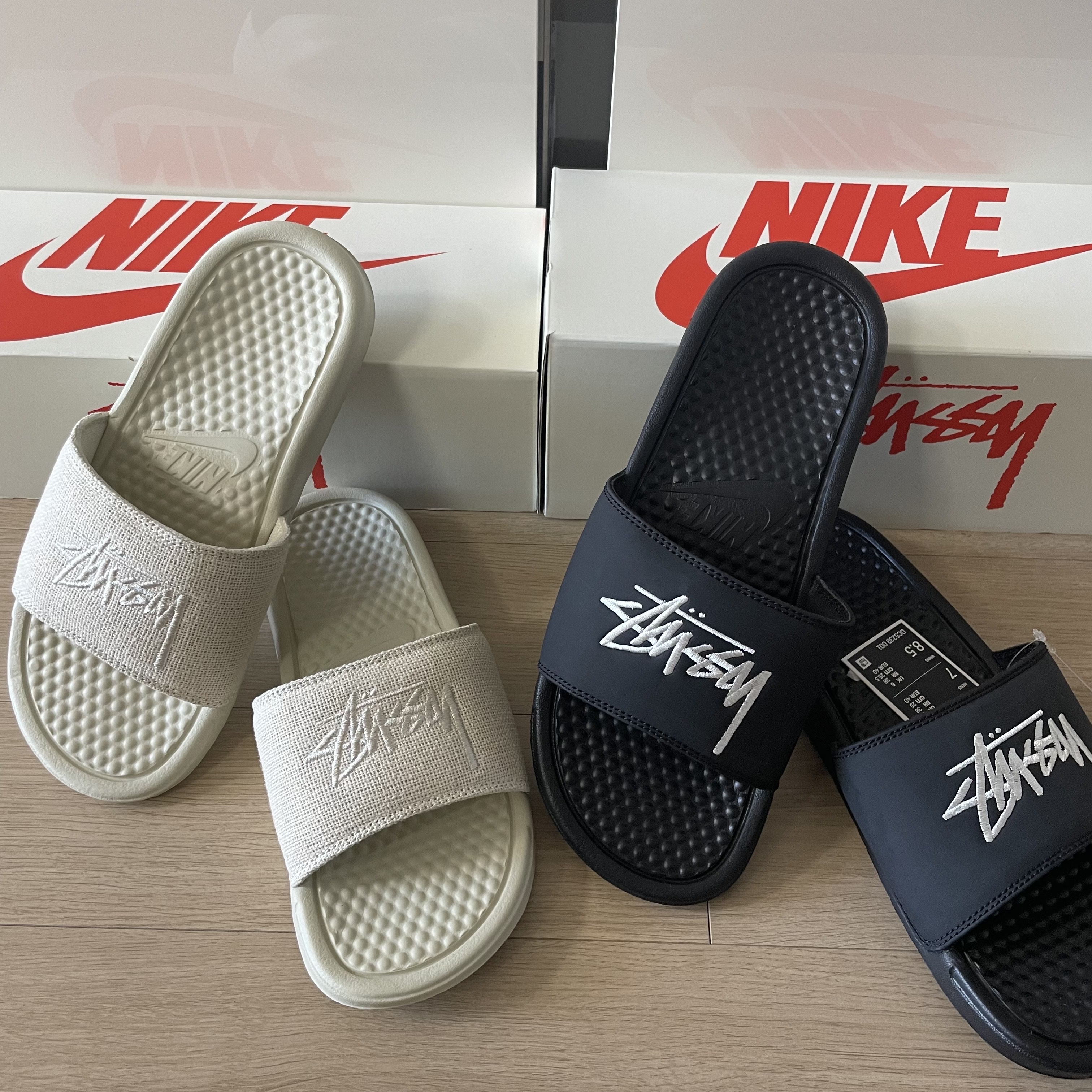 Nike x Stussy Benassi Hemp Slide Fossil Stone, Nike x Stussy Benassi Slide Off Noir 착용 스타일