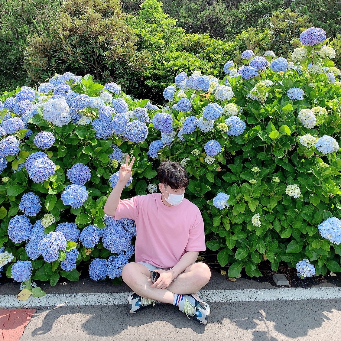 Adidas Yeezy Boost 700 Wave Runner Solid Grey 2017/2019, Adidas Yeezy Boost 350 V2 Carbon 착용 스타일 - 1