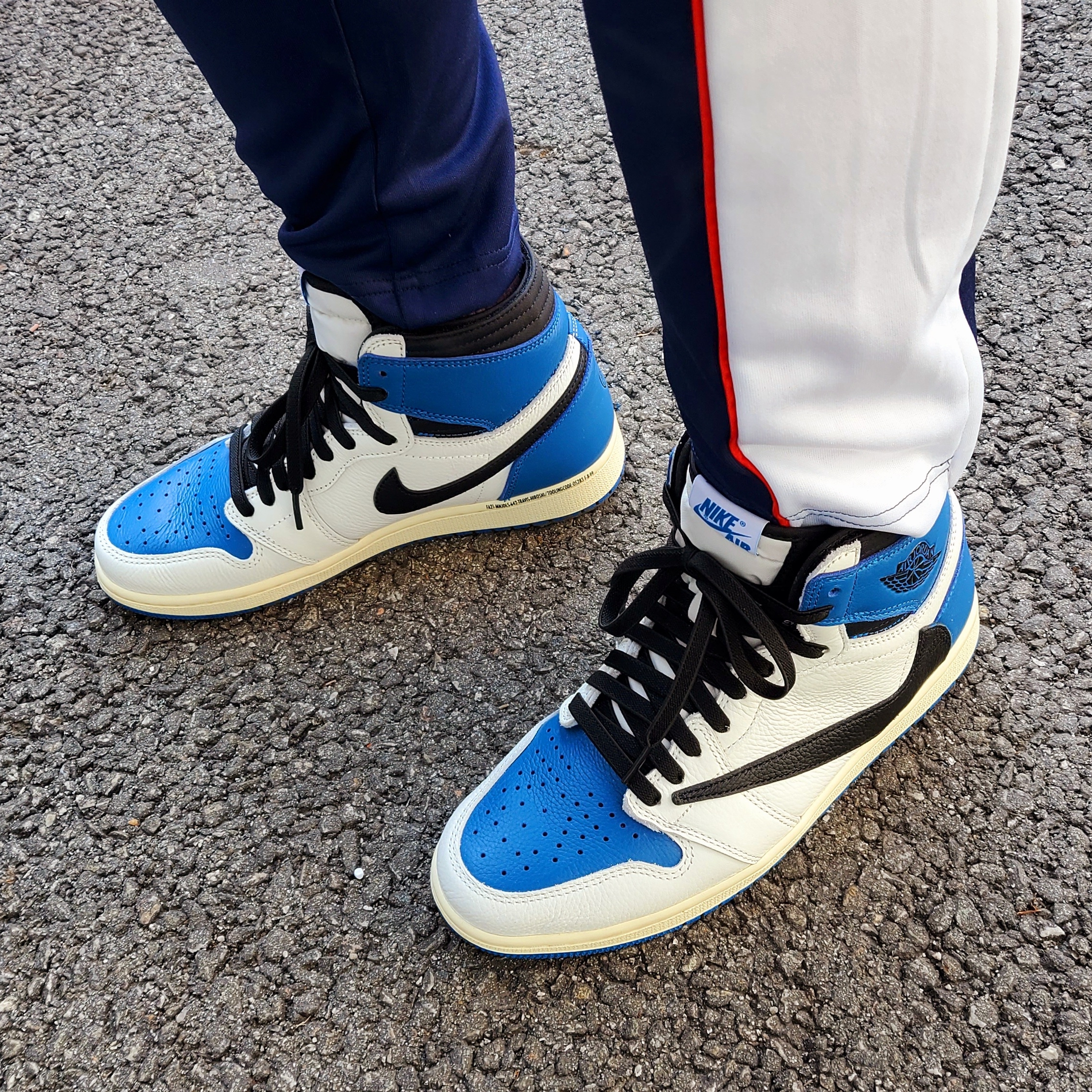 Jordan 1 x Travis Scott x Fragment Retro High OG SP Military Blue 착용 스타일 - 4