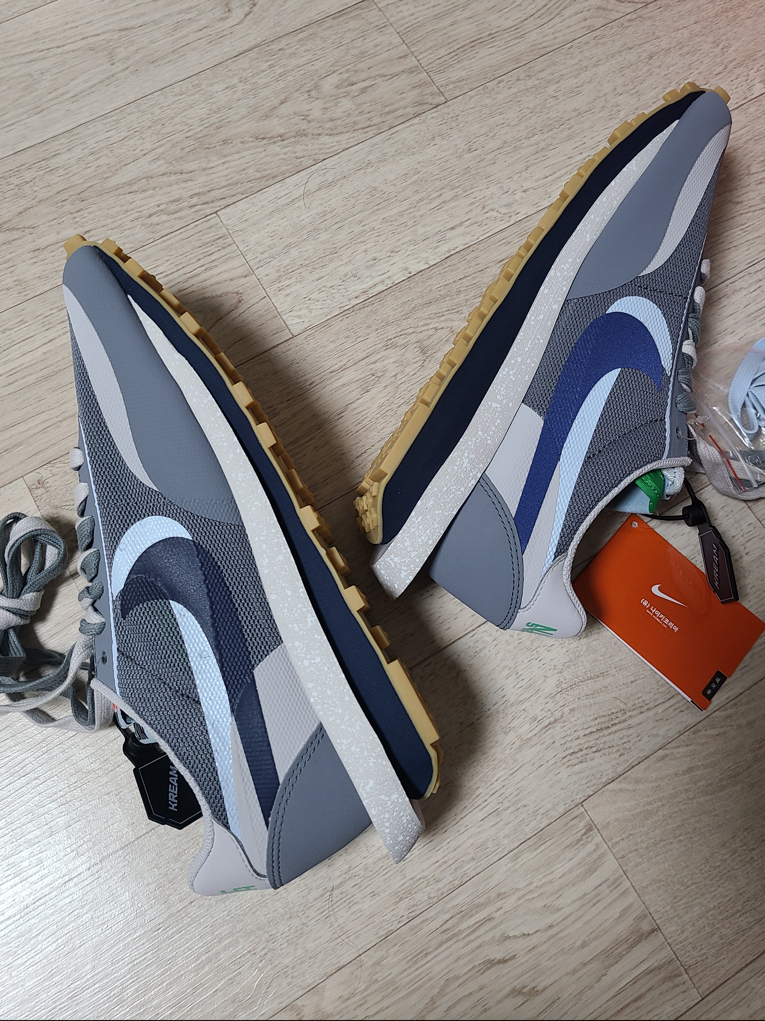 Nike x Sacai x Clot LDWaffle Cool Grey 착용 스타일 - 2