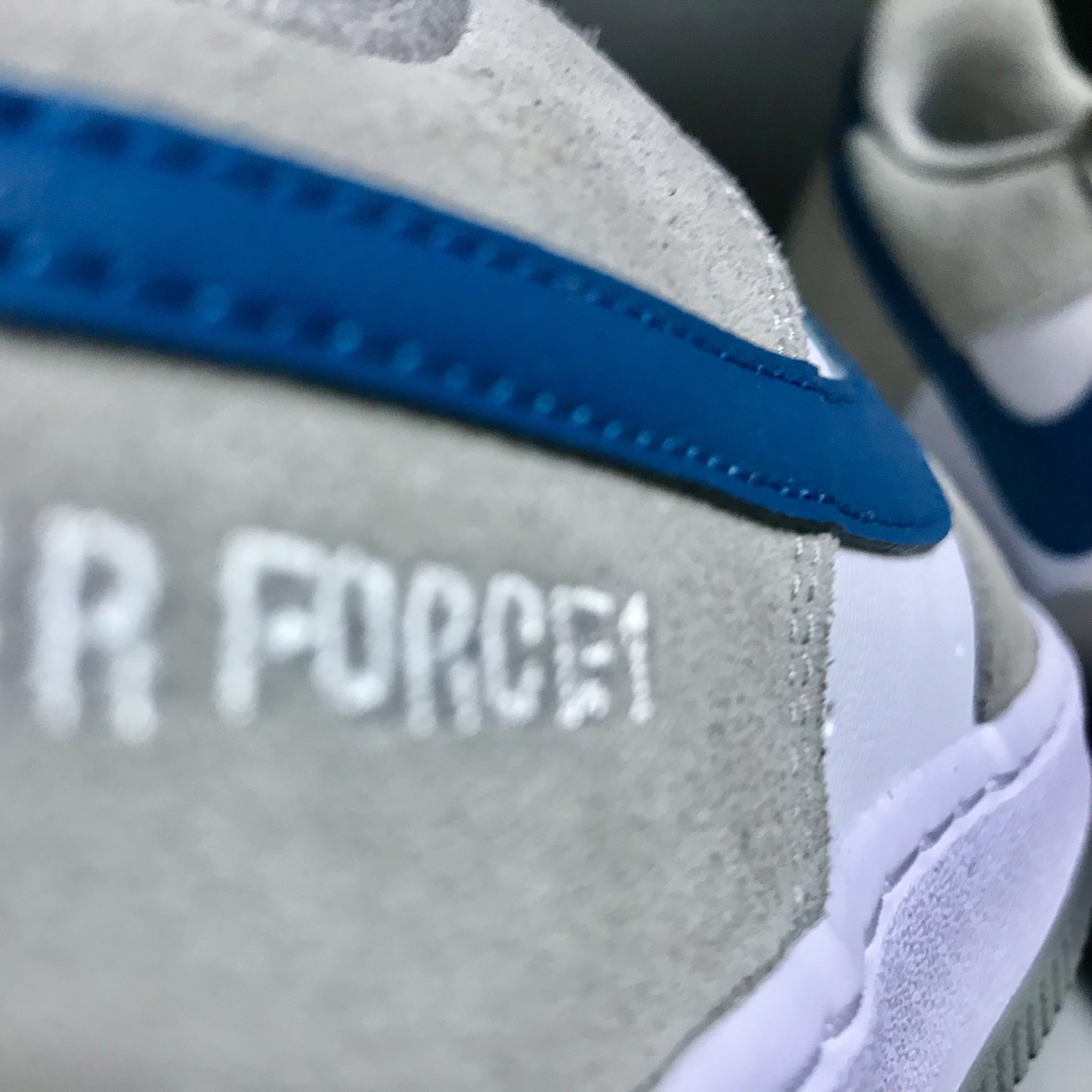 (GS) Nike Air Force 1 LV8 Athletic Club Light Smoke Grey Marina 착용 스타일 - 1
