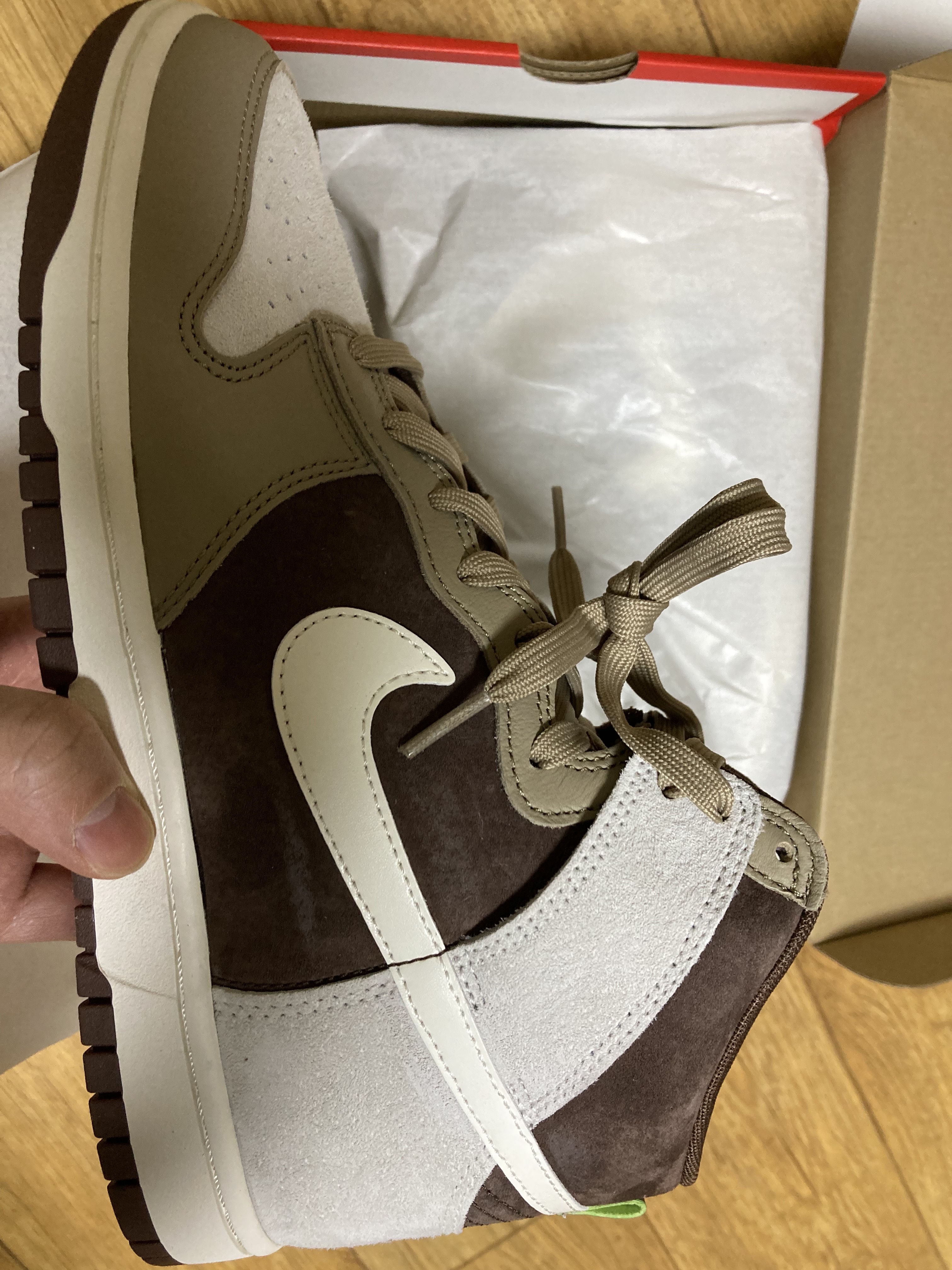 Nike Dunk High Retro PRM Light Chocolate 착용 스타일