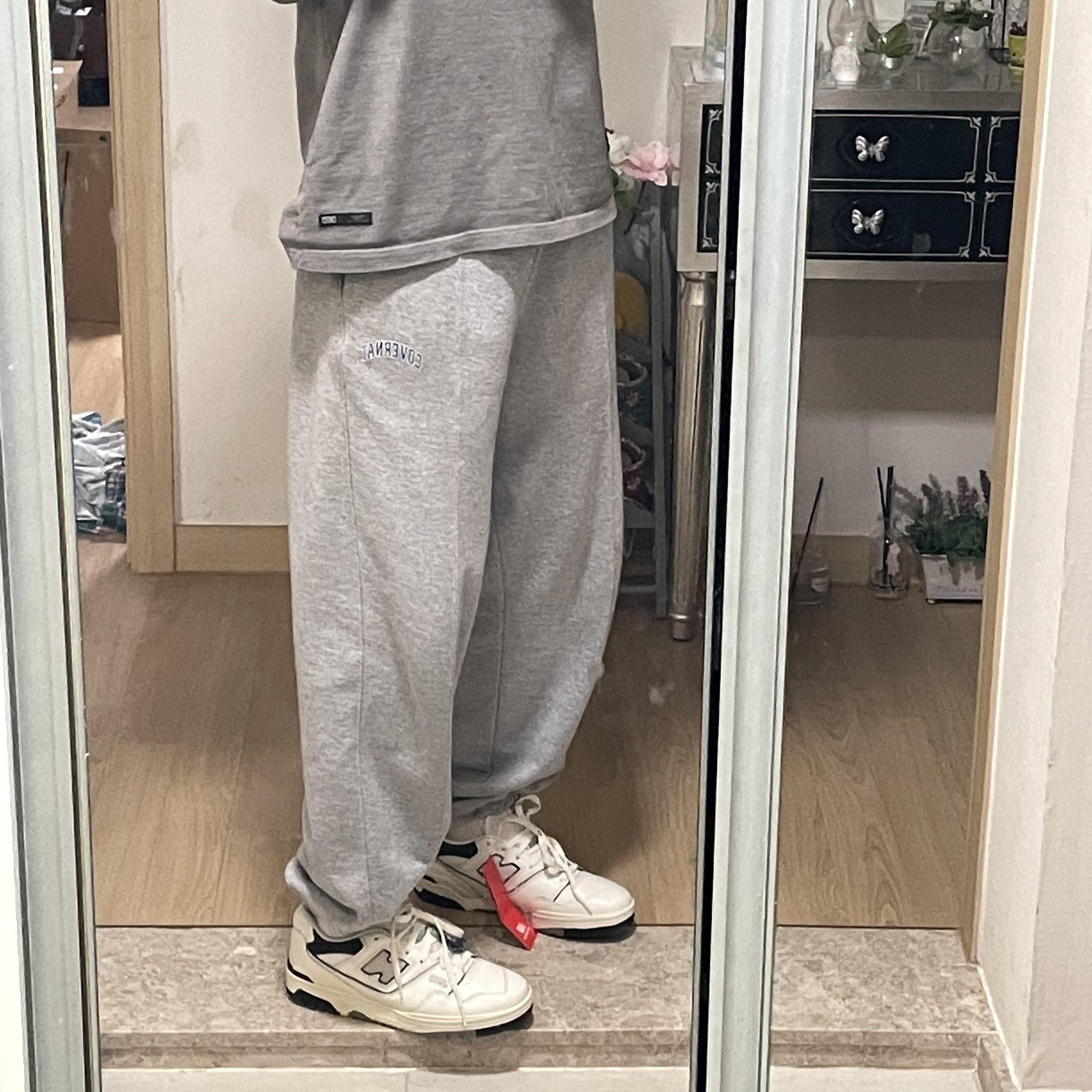 New Balance 550 White Grey - 2E Wide 착용 스타일 - 1