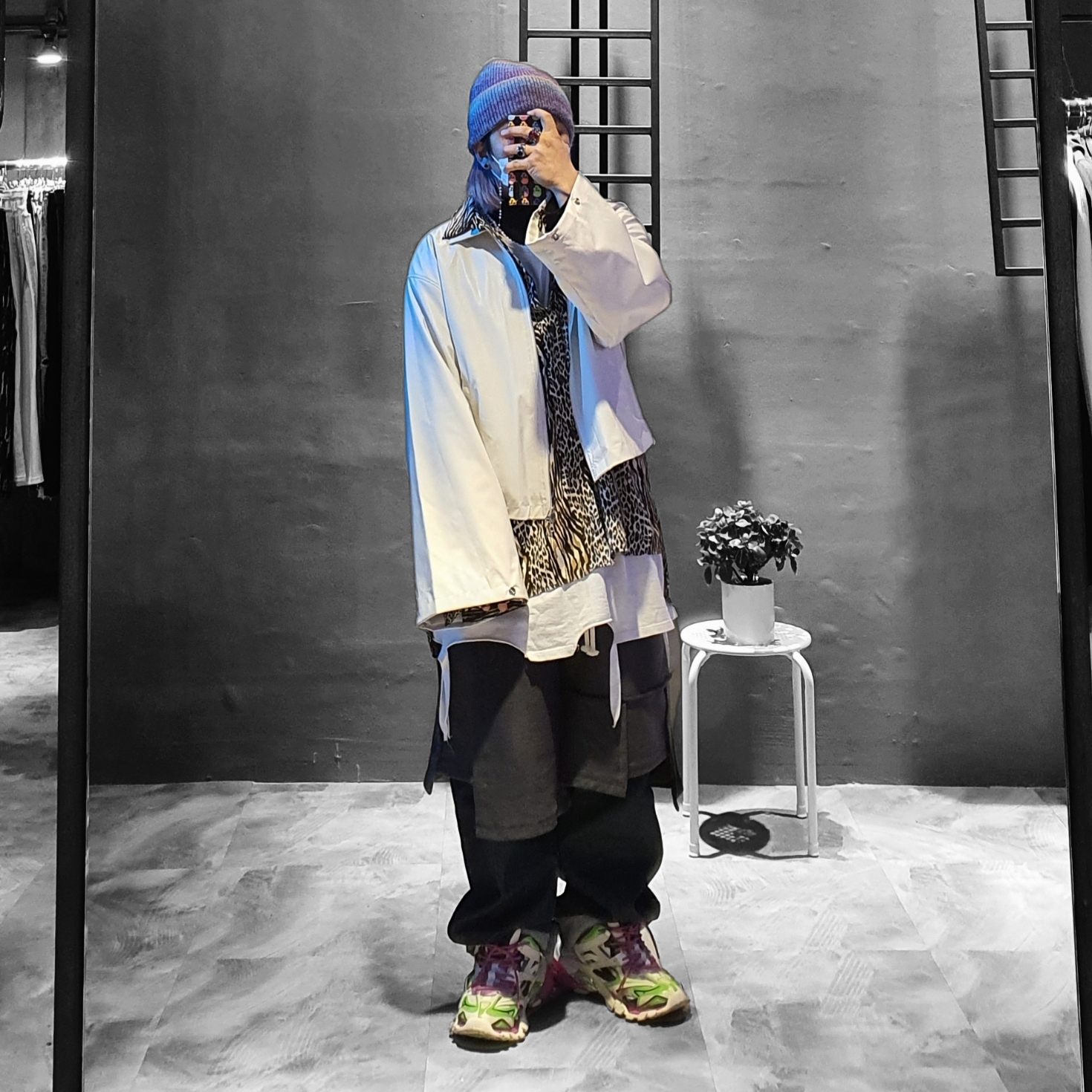 Balenciaga Track.2 Sneakers White Green Pink 착용 스타일 - 1