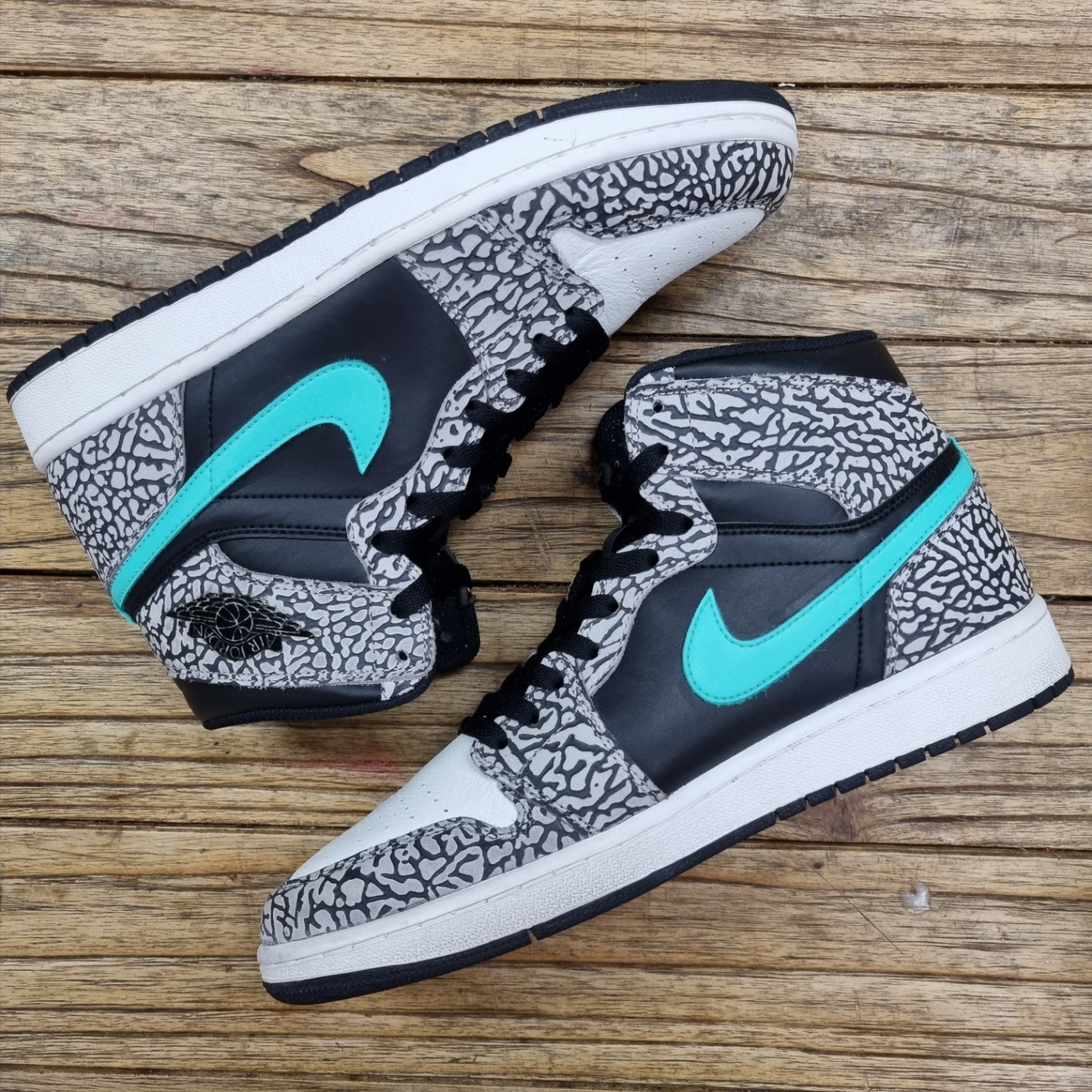 Jordan 1 Retro High Black Elephant Print 착용 스타일 - 1