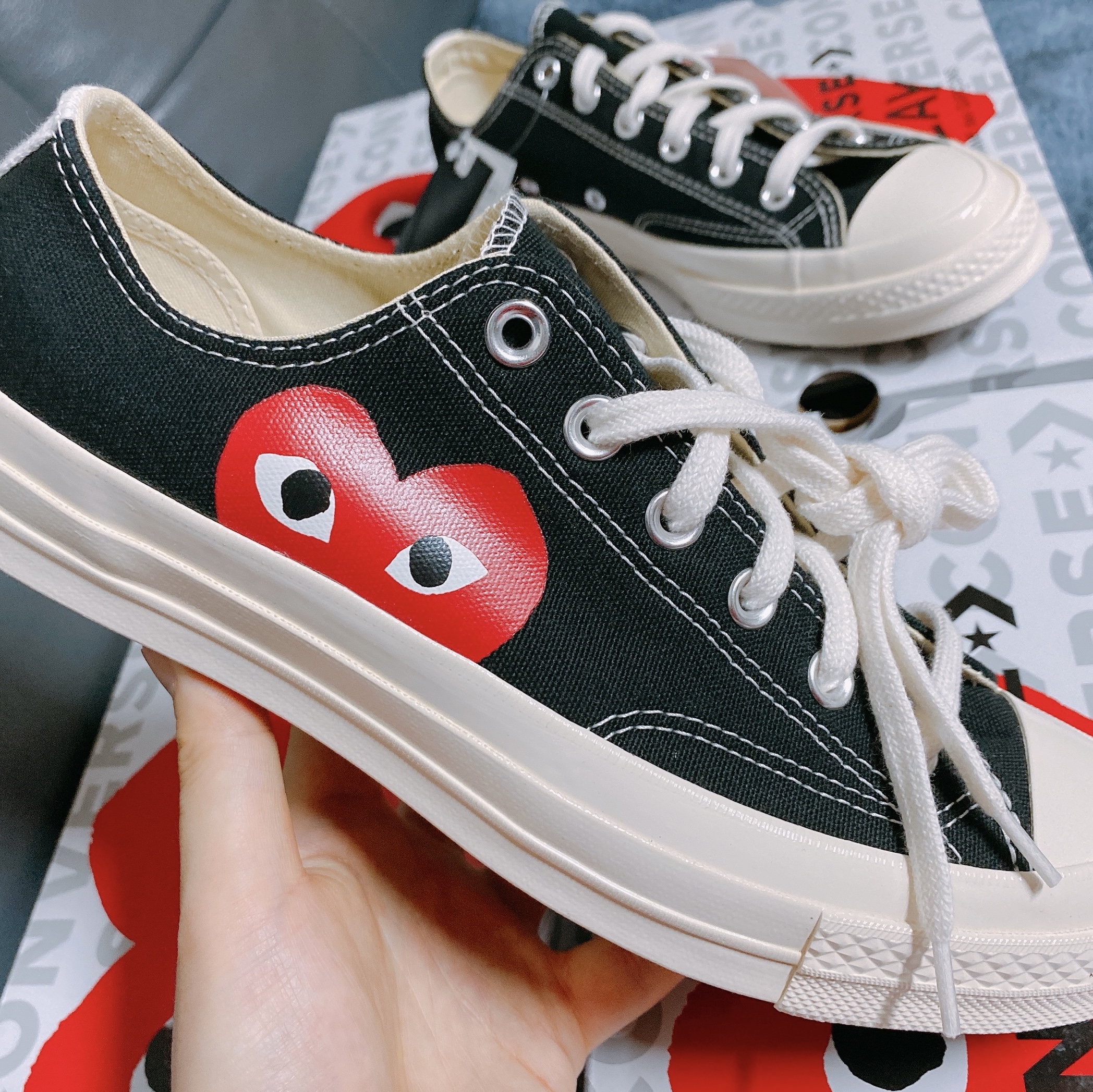 Converse x Play Comme des Garcons Chuck 70 Ox Black 착용 스타일 - 2