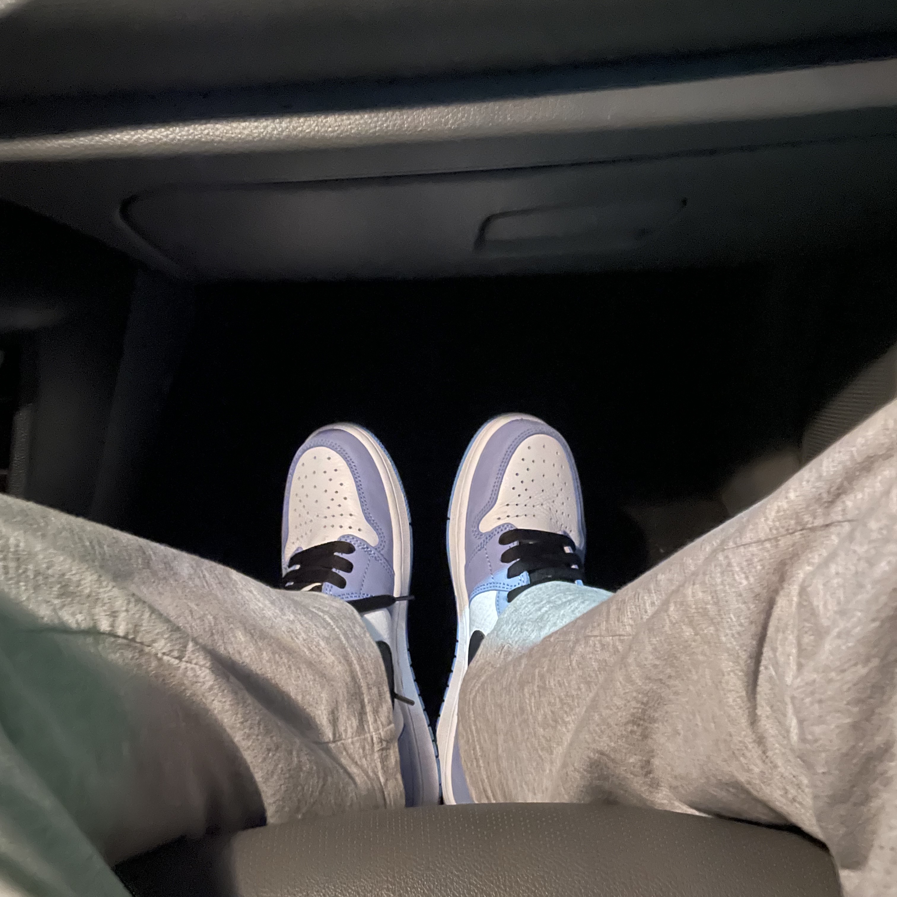 Jordan 1 Retro High OG University Blue 착용 스타일