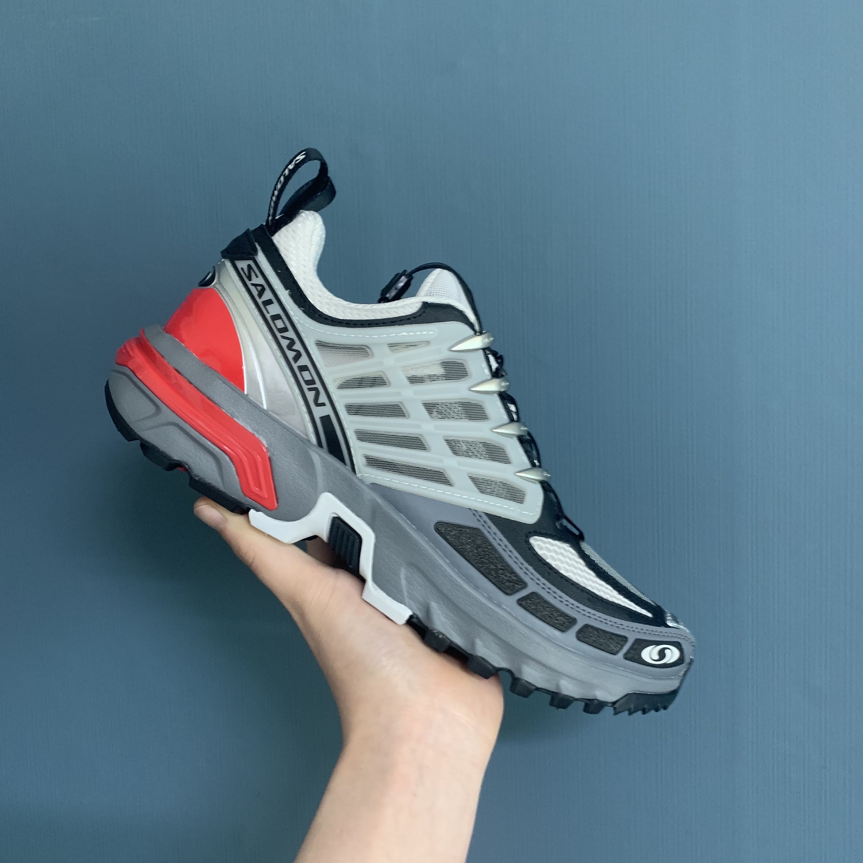 Salomon ACS Pro ADV Lunar Rock Goji 착용 스타일 - 1
