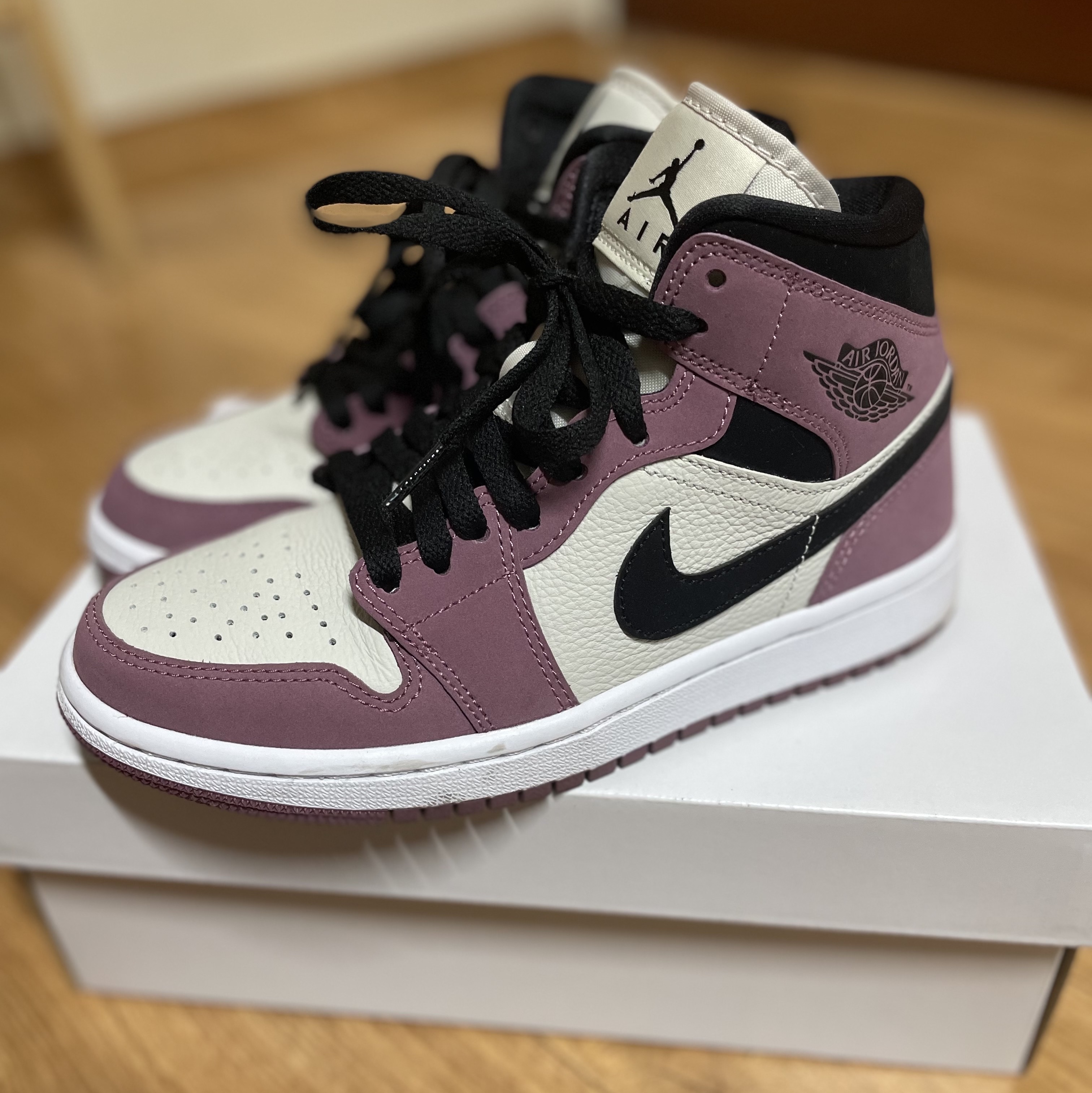 (W) Jordan 1 Mid SE Light Mulberry 착용 스타일 - 2