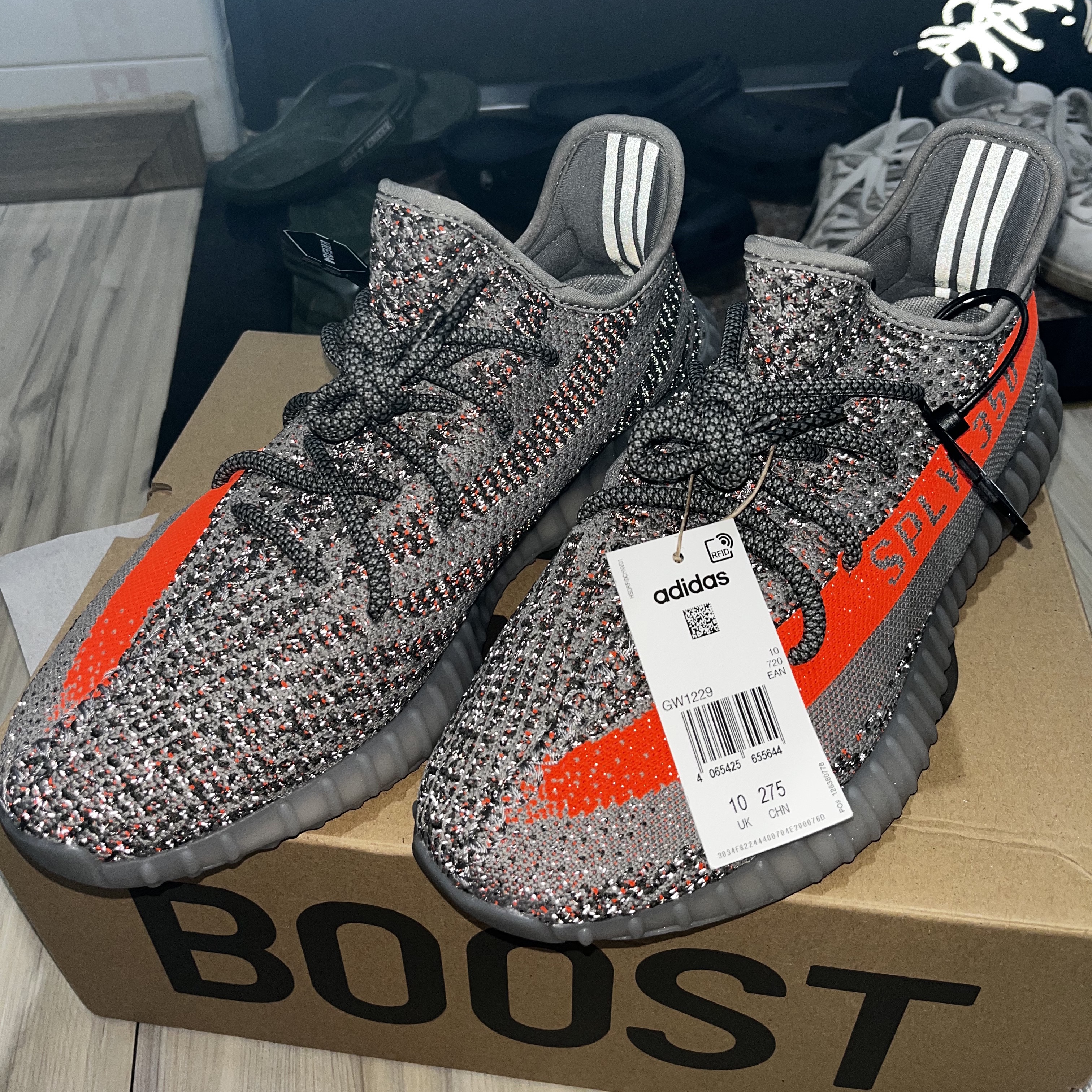 Adidas Yeezy Boost 350 V2 Beluga - Reflective, Adidas Yeezy Boost 350 V2 Black Red 2020 착용 스타일 - 1
