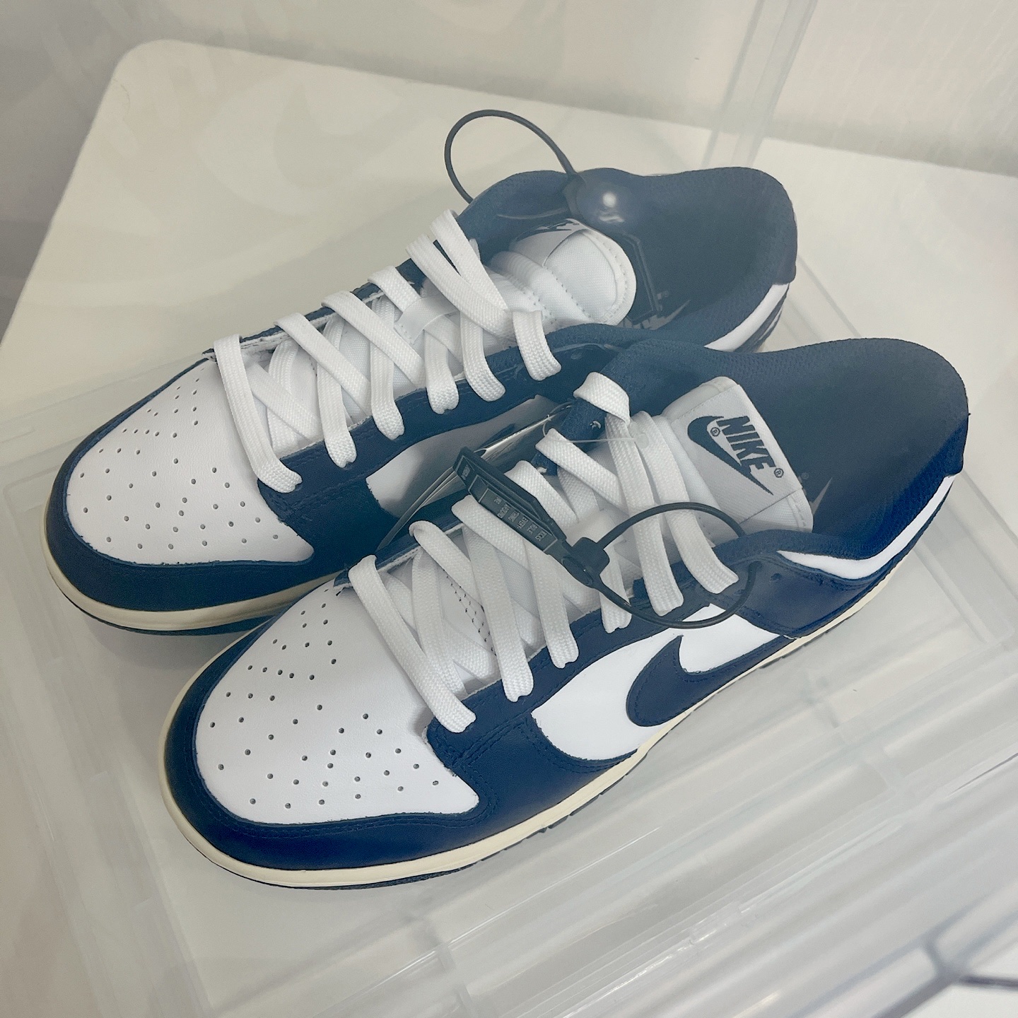 (W) Nike Dunk Low Vintage Midnight Navy 착용 스타일 - 1