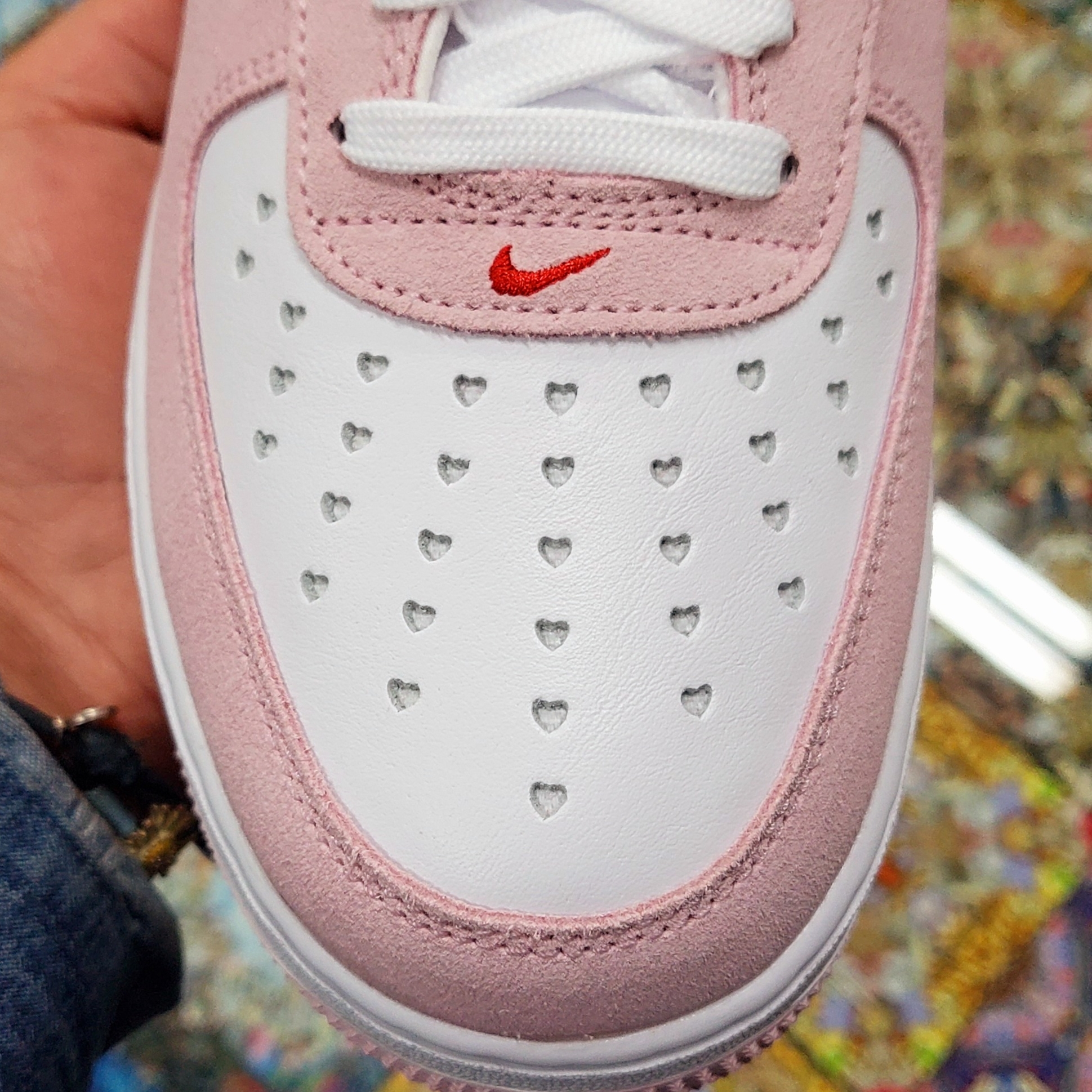 Nike Air Force 1 '07 QS Valentine's Day 착용 스타일 - 1