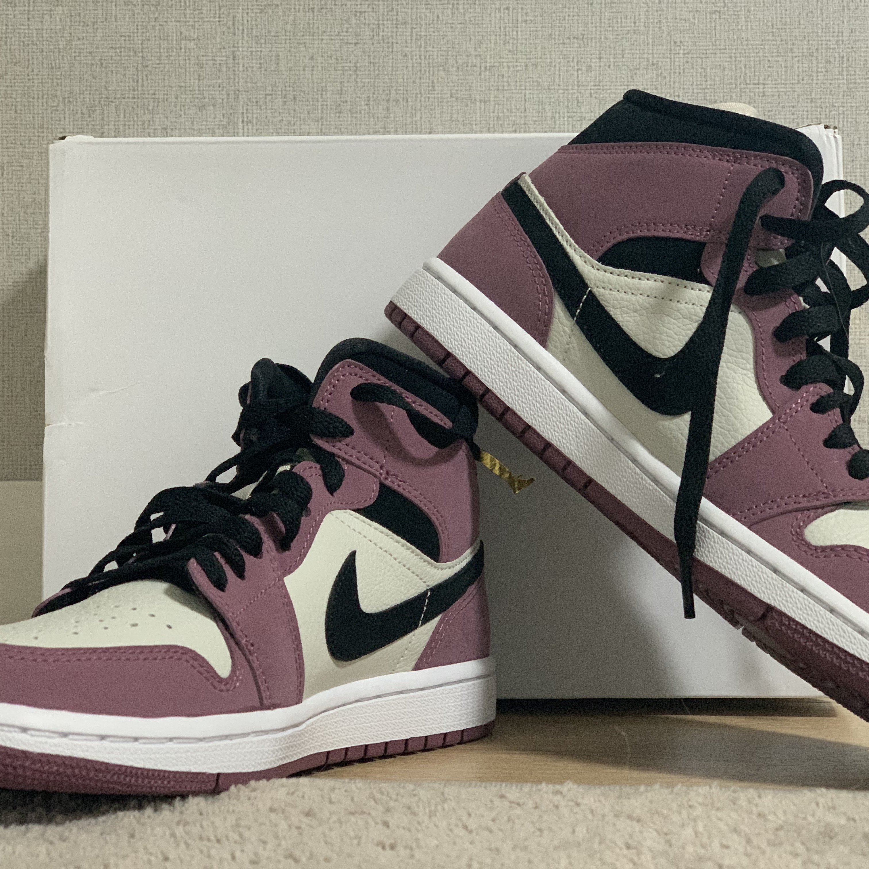 (W) Jordan 1 Mid SE Light Mulberry 착용 스타일 - 2