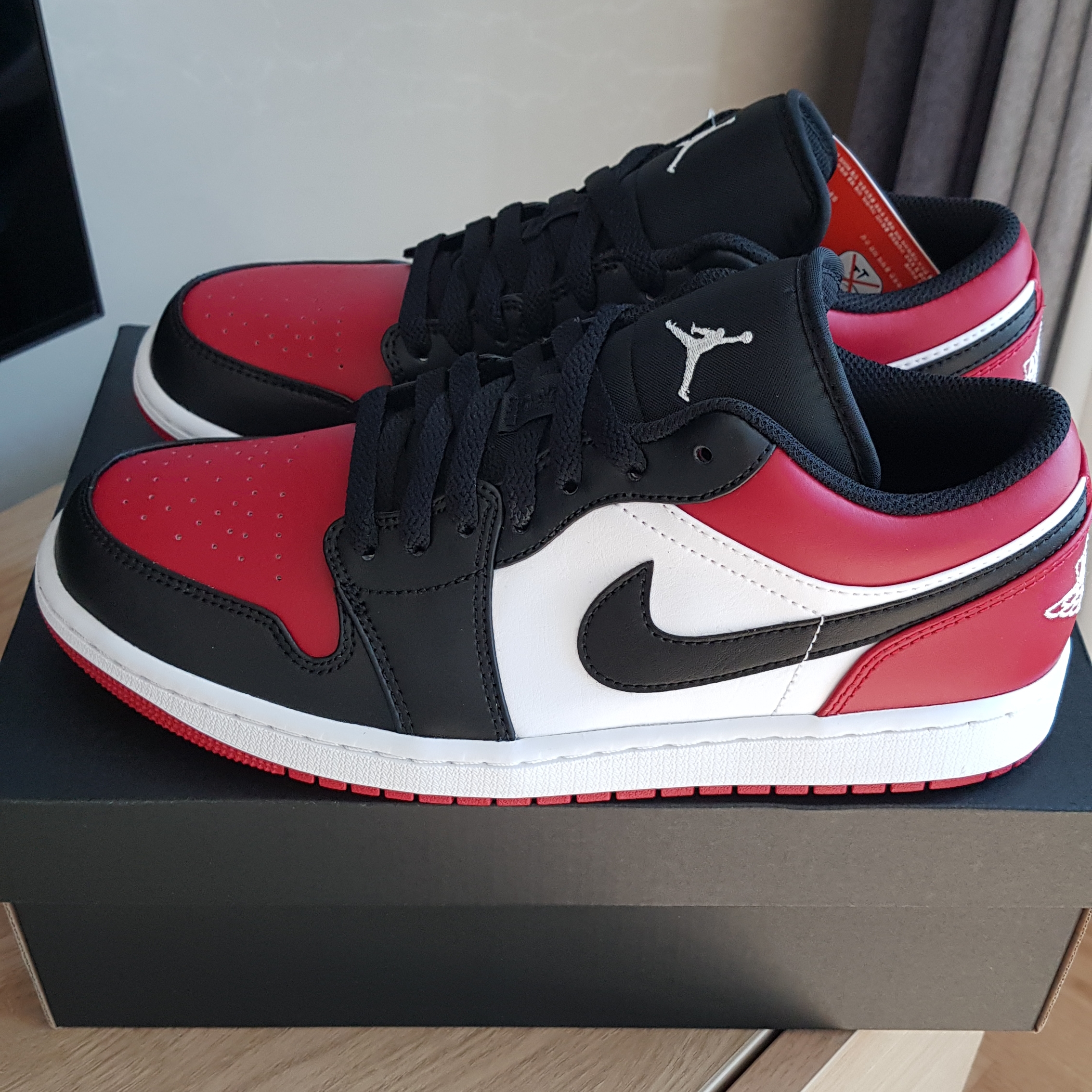 Jordan 1 Low Bred Toe 착용 스타일 - 2