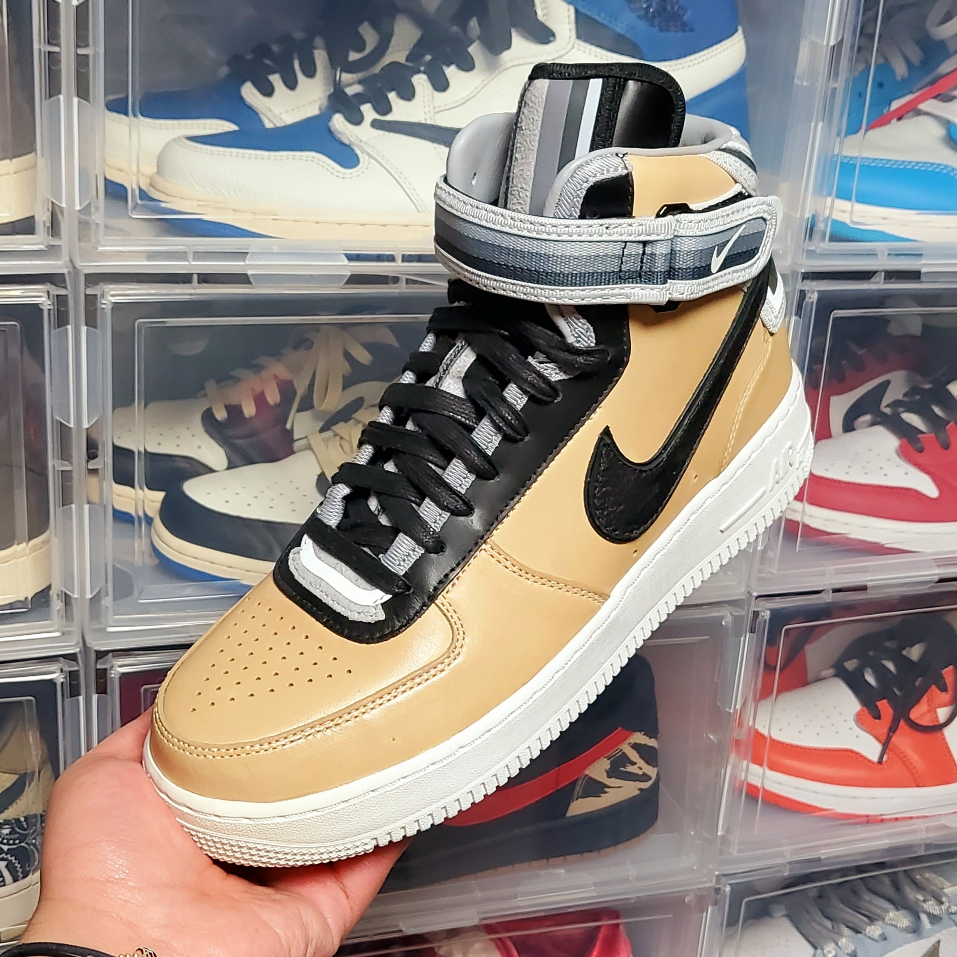 Nike x Riccardo Tisci Air Force 1 Mid Tan 착용 스타일 - 2