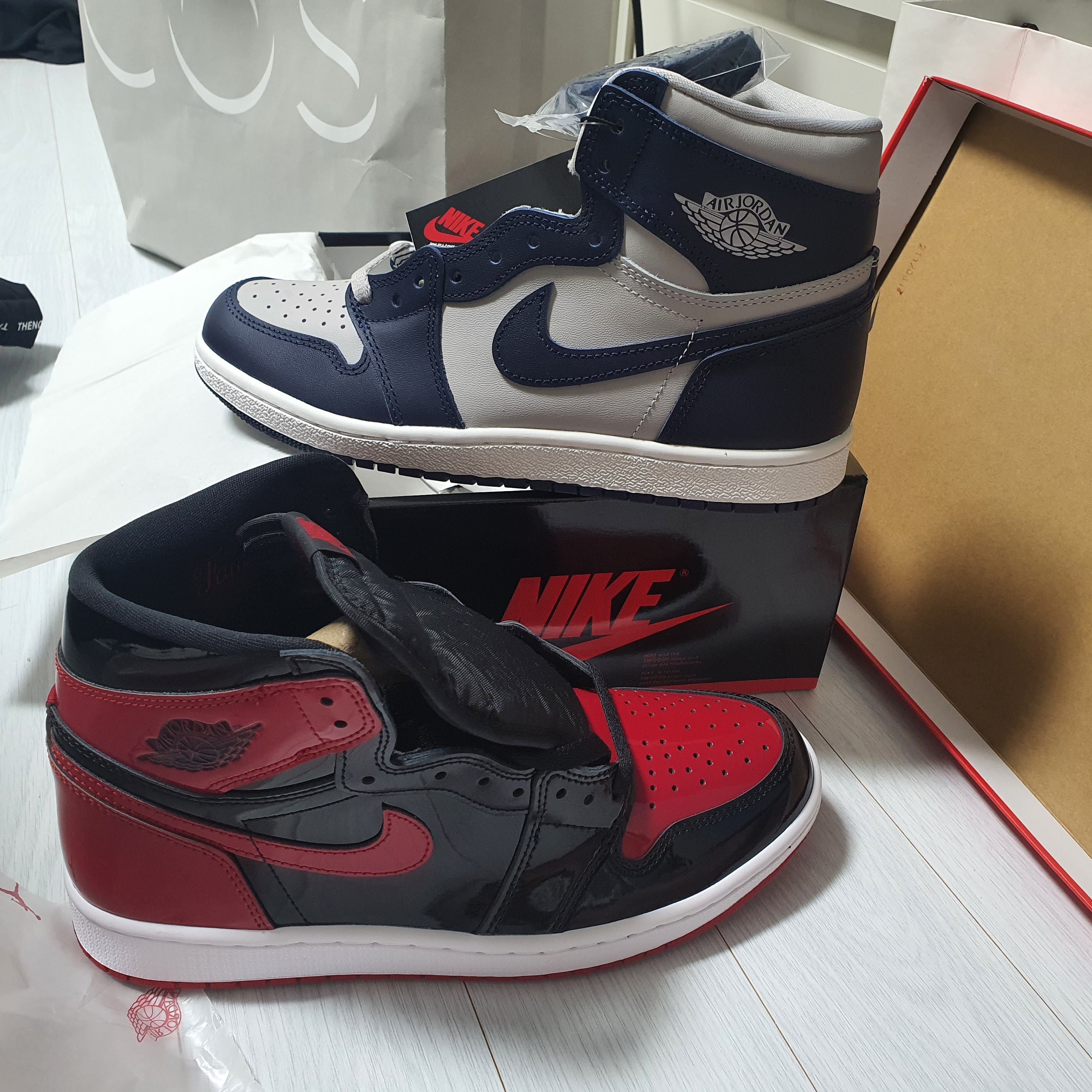 Jordan 1 Retro High OG Patent Bred, Jordan 1 High 85 College Navy 착용 스타일 - 1