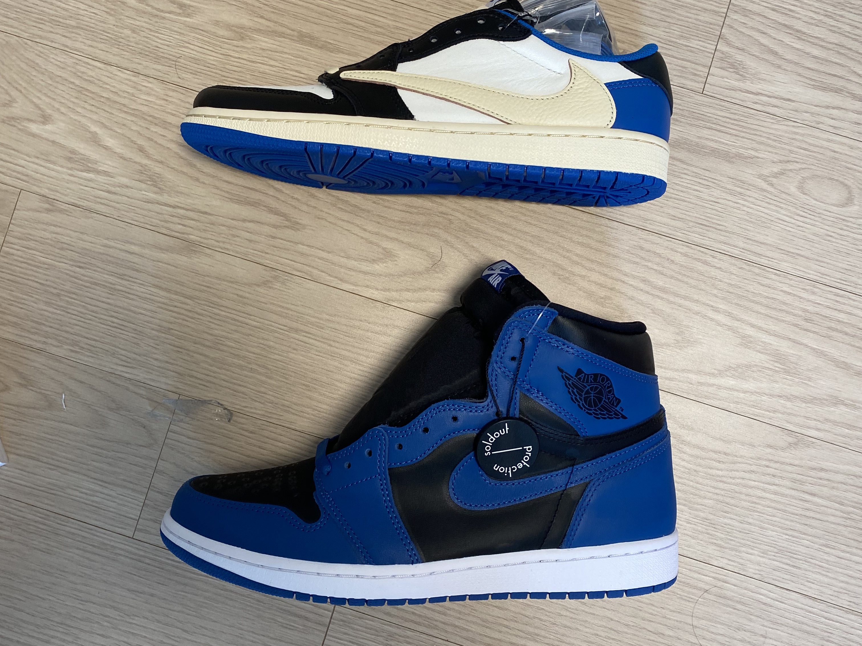 Jordan 1 Retro High OG Dark Marina Blue, Jordan 1 x Travis Scott x Fragment Retro Low OG SP Military Blue 착용 스타일 - 2