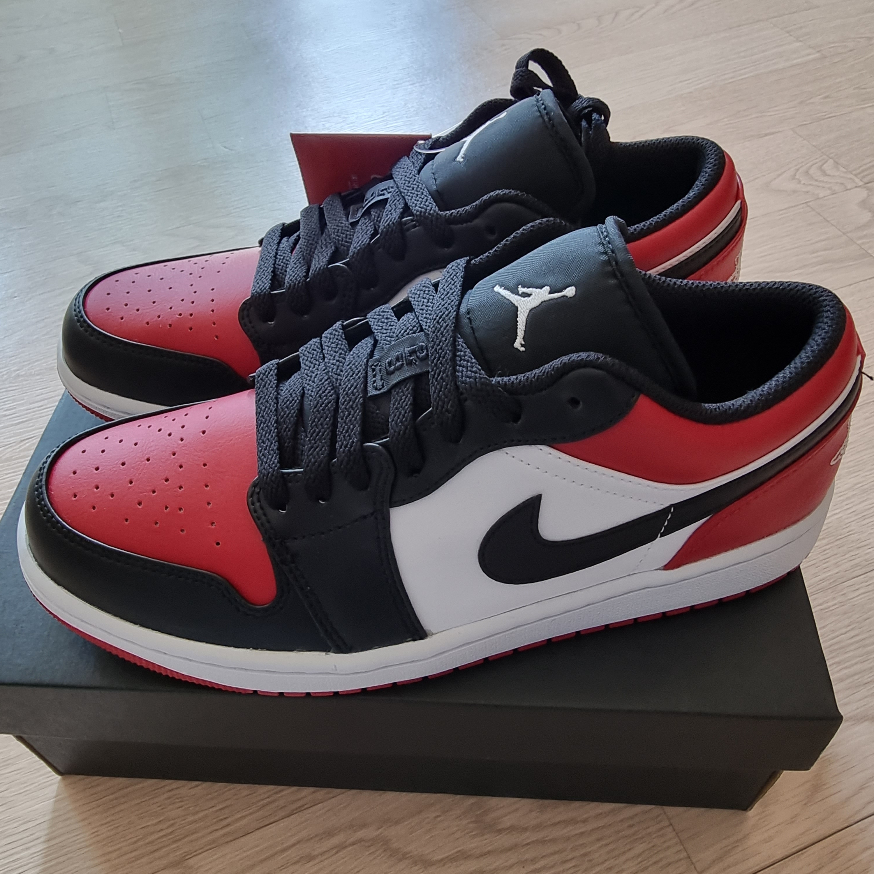 Jordan 1 Low Bred Toe 착용 스타일 - 3