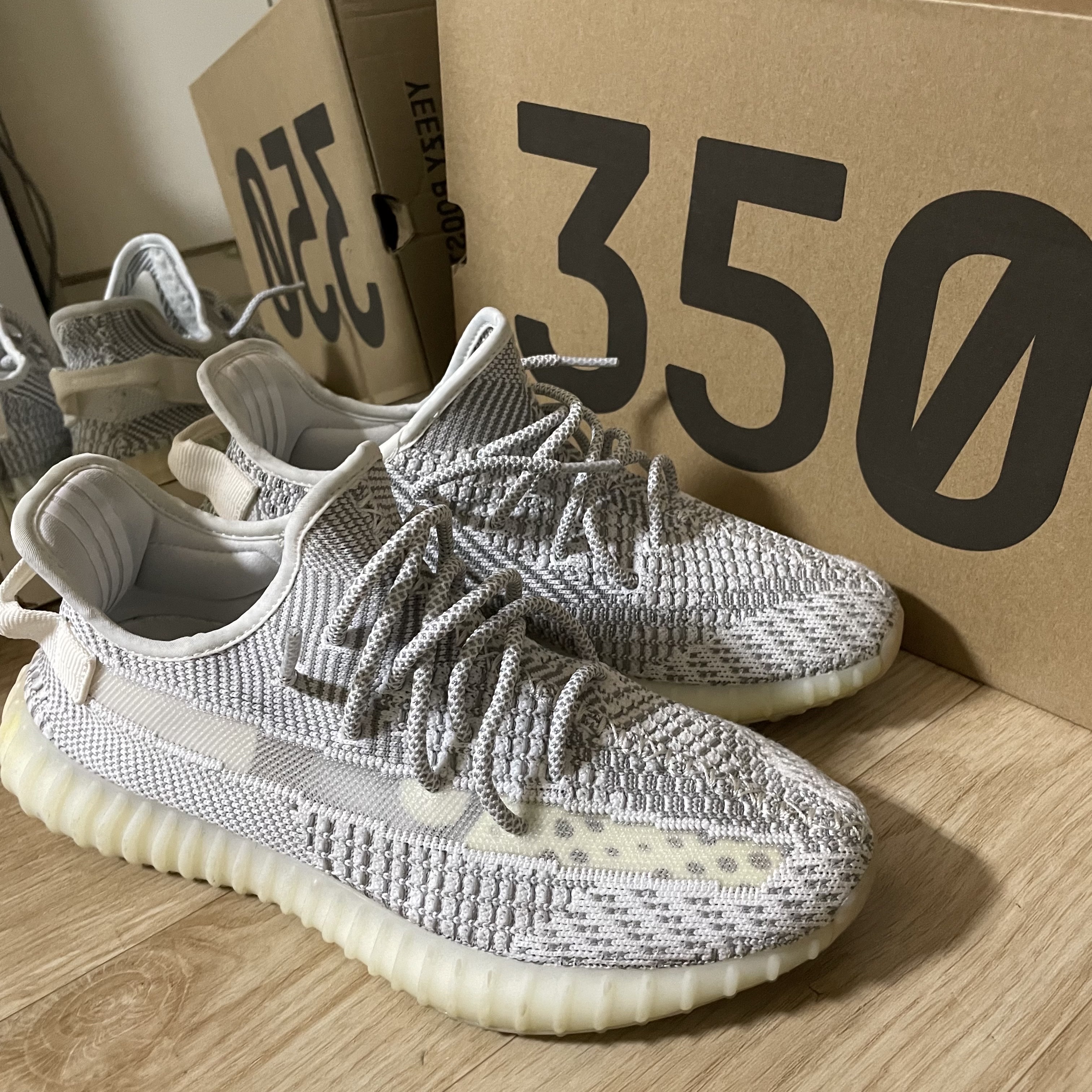 Adidas Yeezy Boost 350 V2 Static - Non-Reflective 2018 착용 스타일 - 2