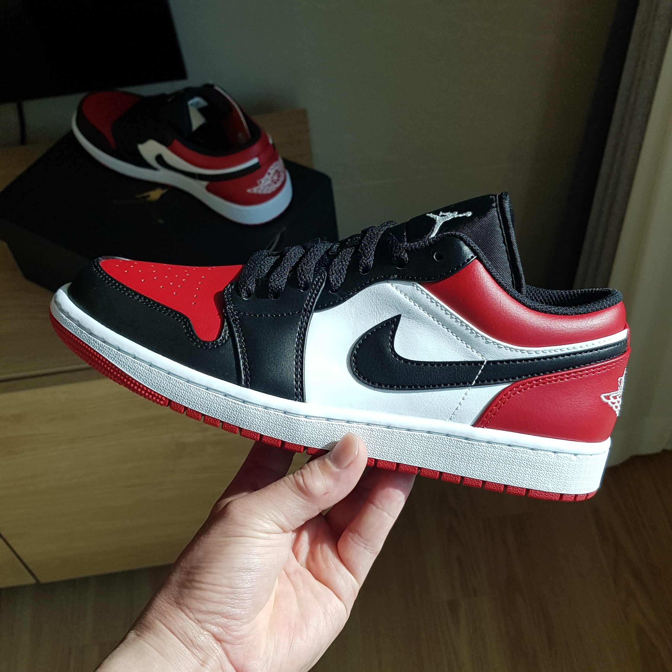 Jordan 1 Low Bred Toe 착용 스타일 - 1