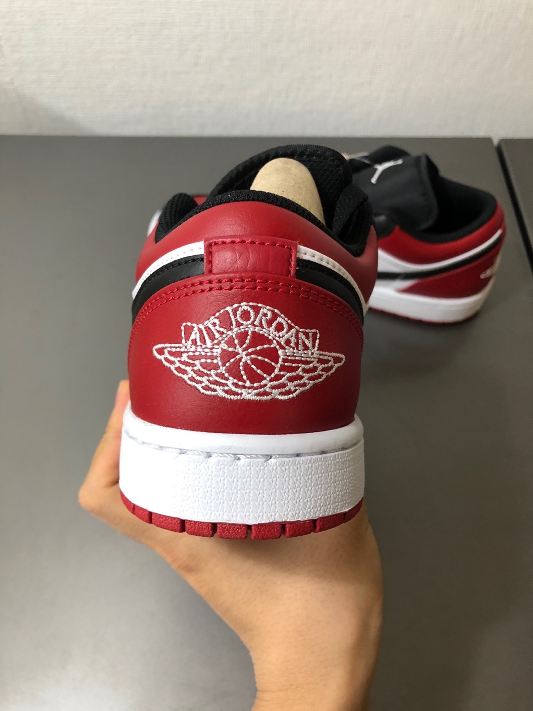 Jordan 1 Low Bred Toe 착용 스타일 - 3