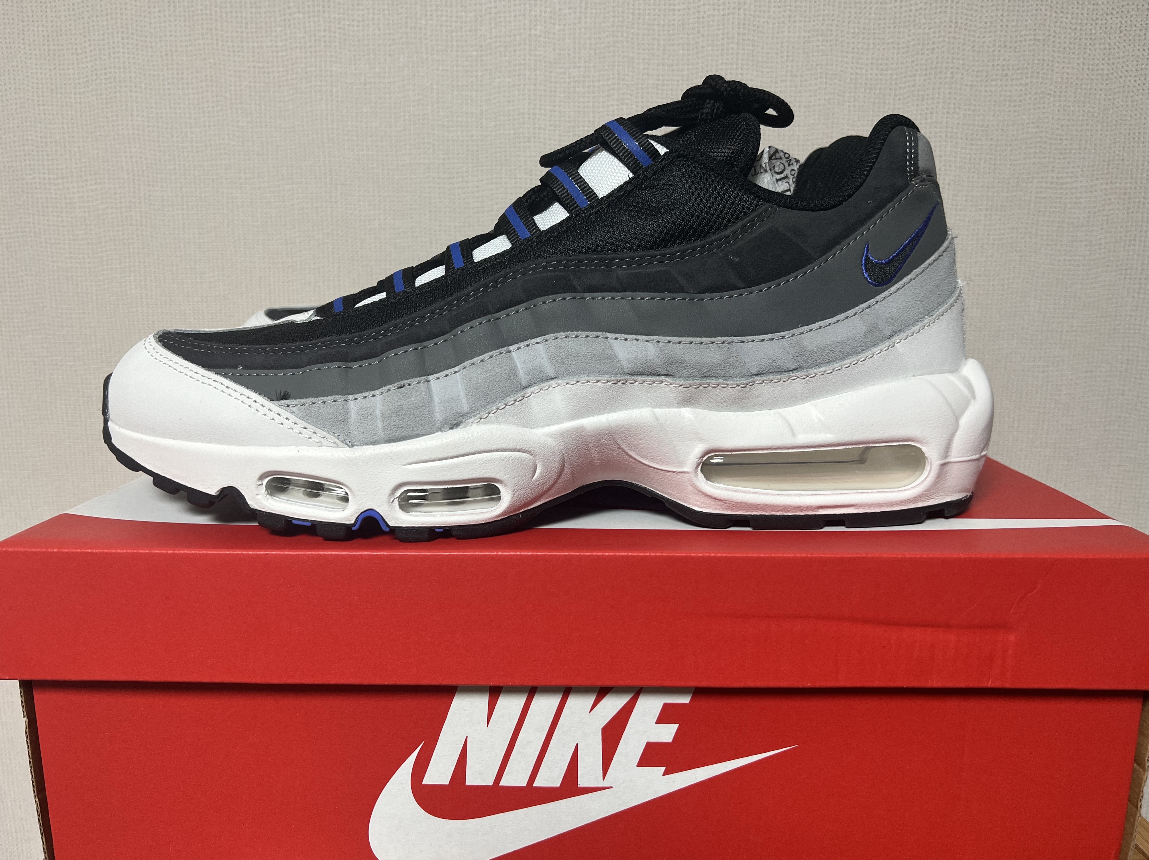 Nike Air Max 95 Summit White Wolf Grey 착용 스타일