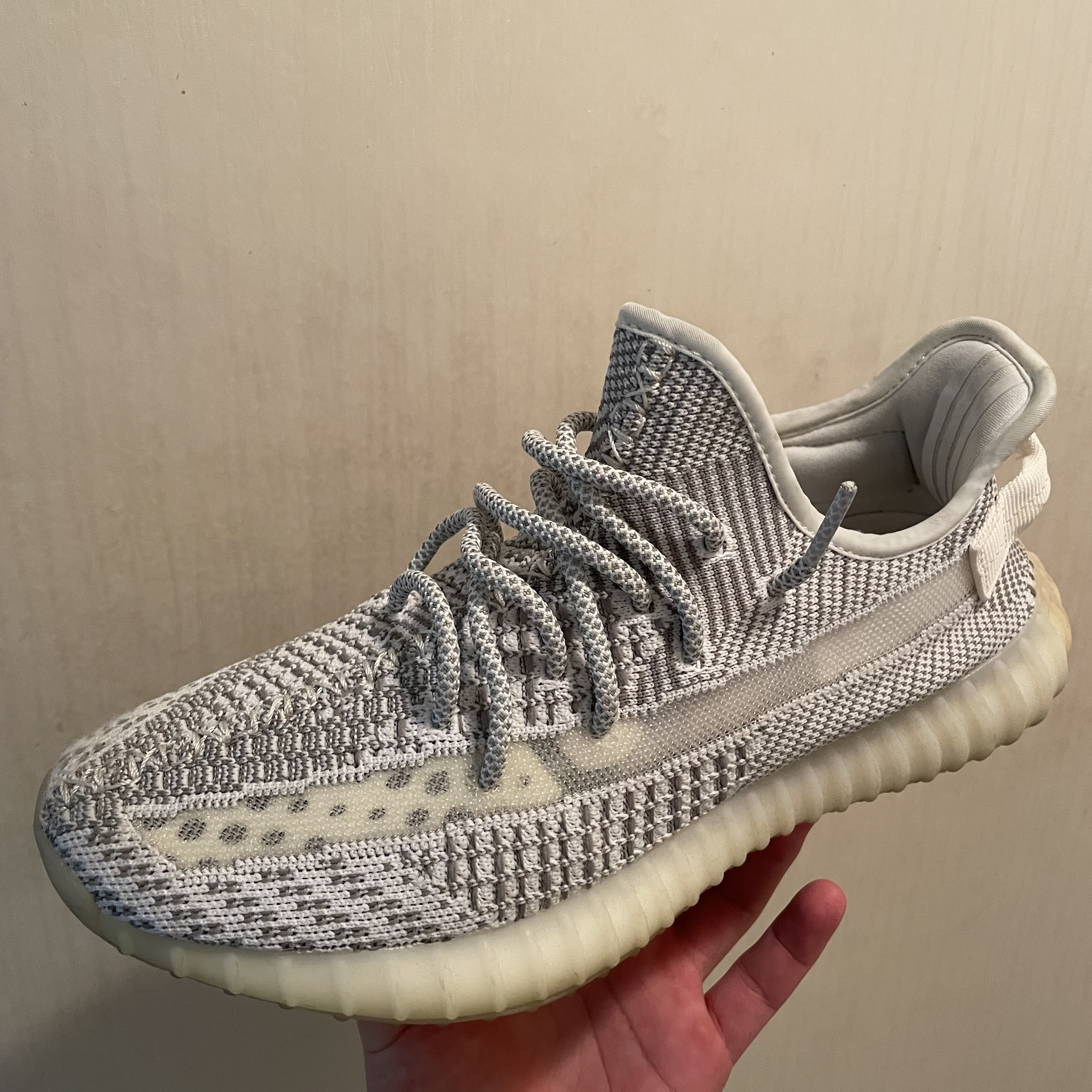 Adidas Yeezy Boost 350 V2 Static - Non-Reflective 2018 착용 스타일 - 1