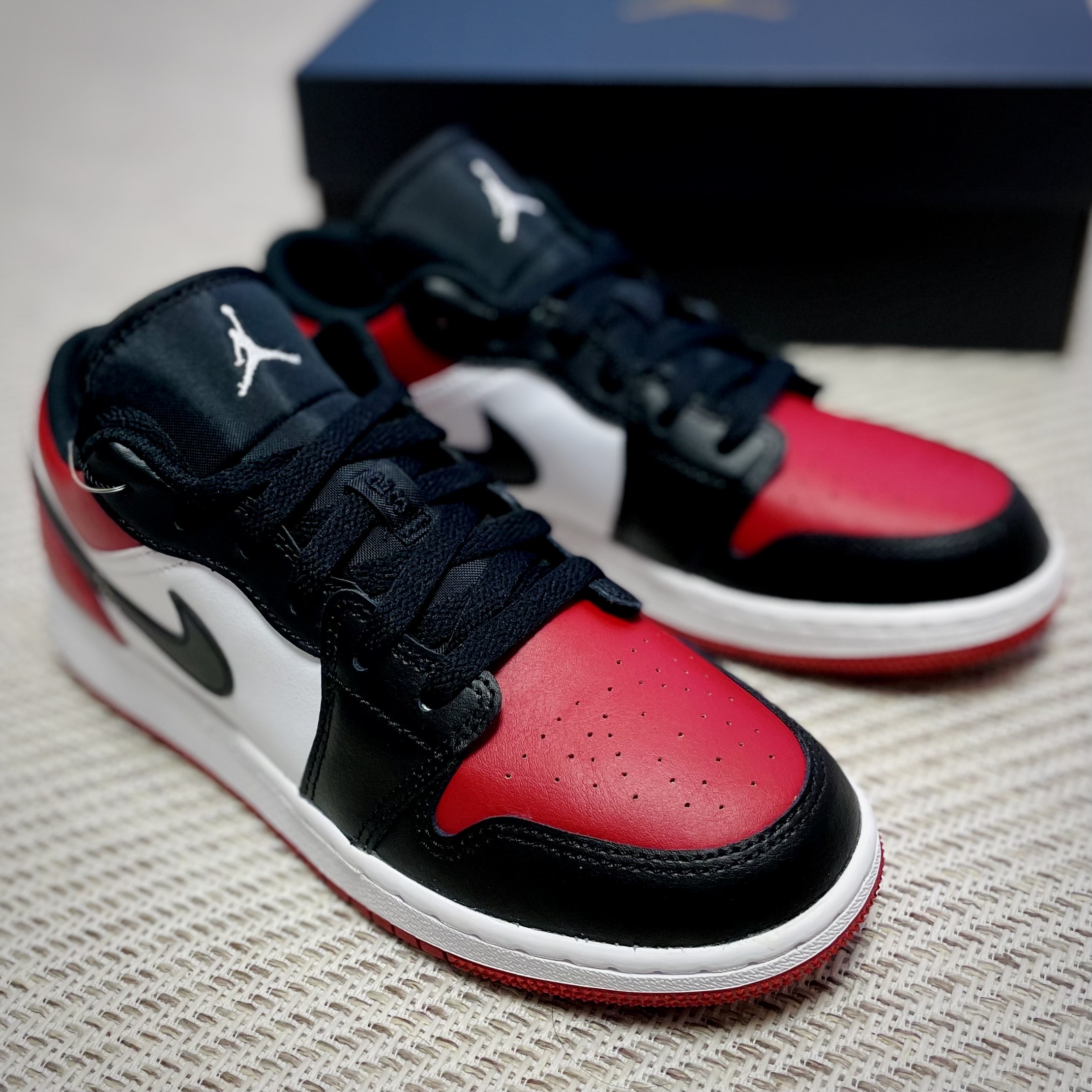 Jordan 1 Low Bred Toe, (GS) Jordan 1 Low Bred Toe 착용 스타일 - 2