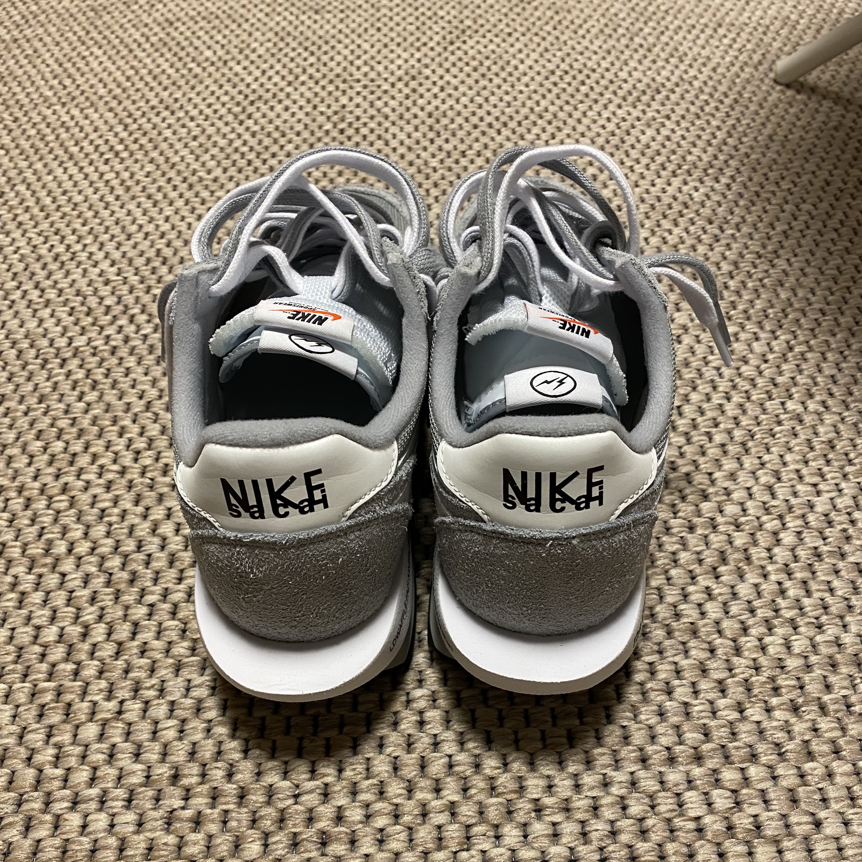 Nike x Sacai x Fragment LDWaffle Light Smoke Grey 착용 스타일 - 2