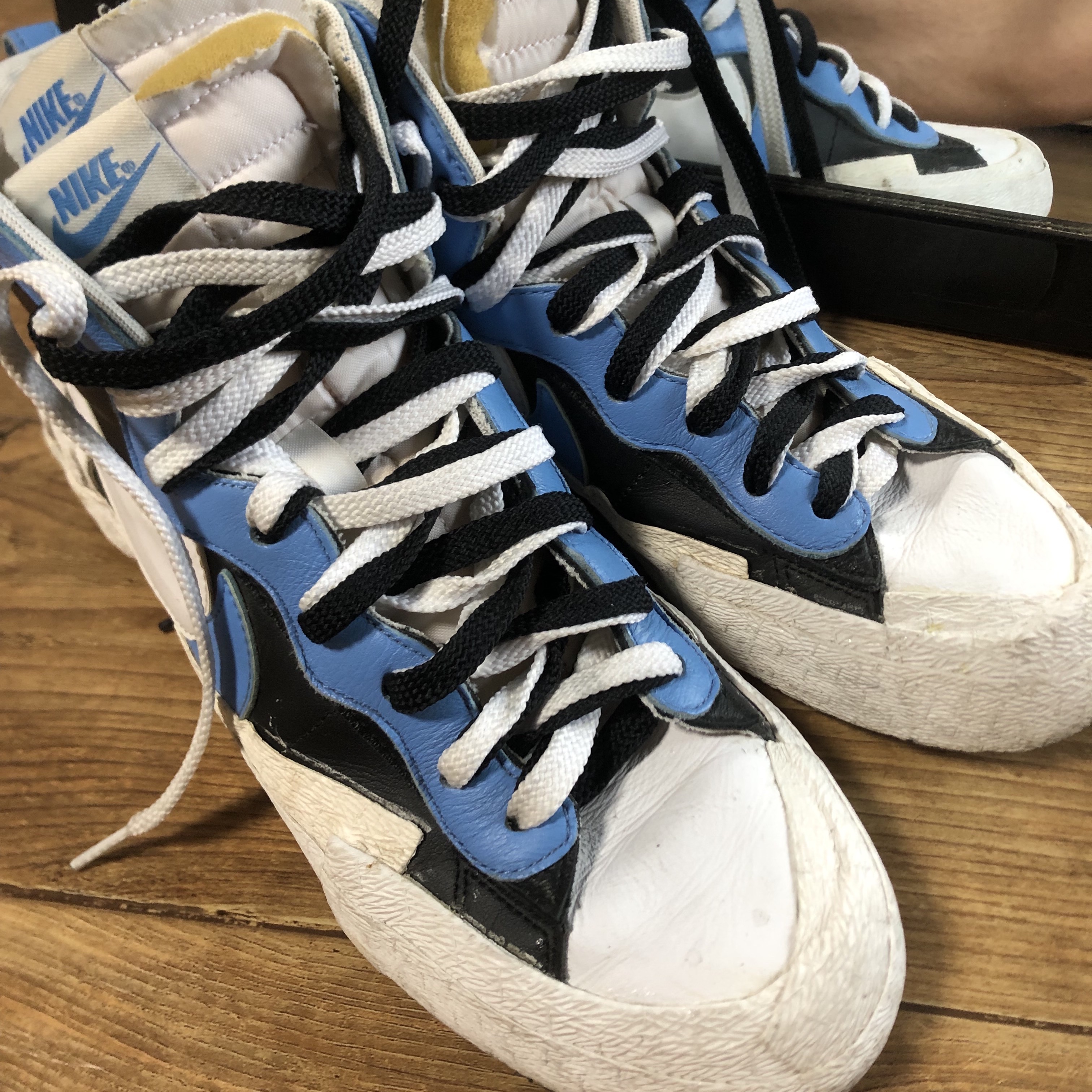 Nike x Sacai Blazer Mid White Black Legend Blue 착용 스타일 - 1