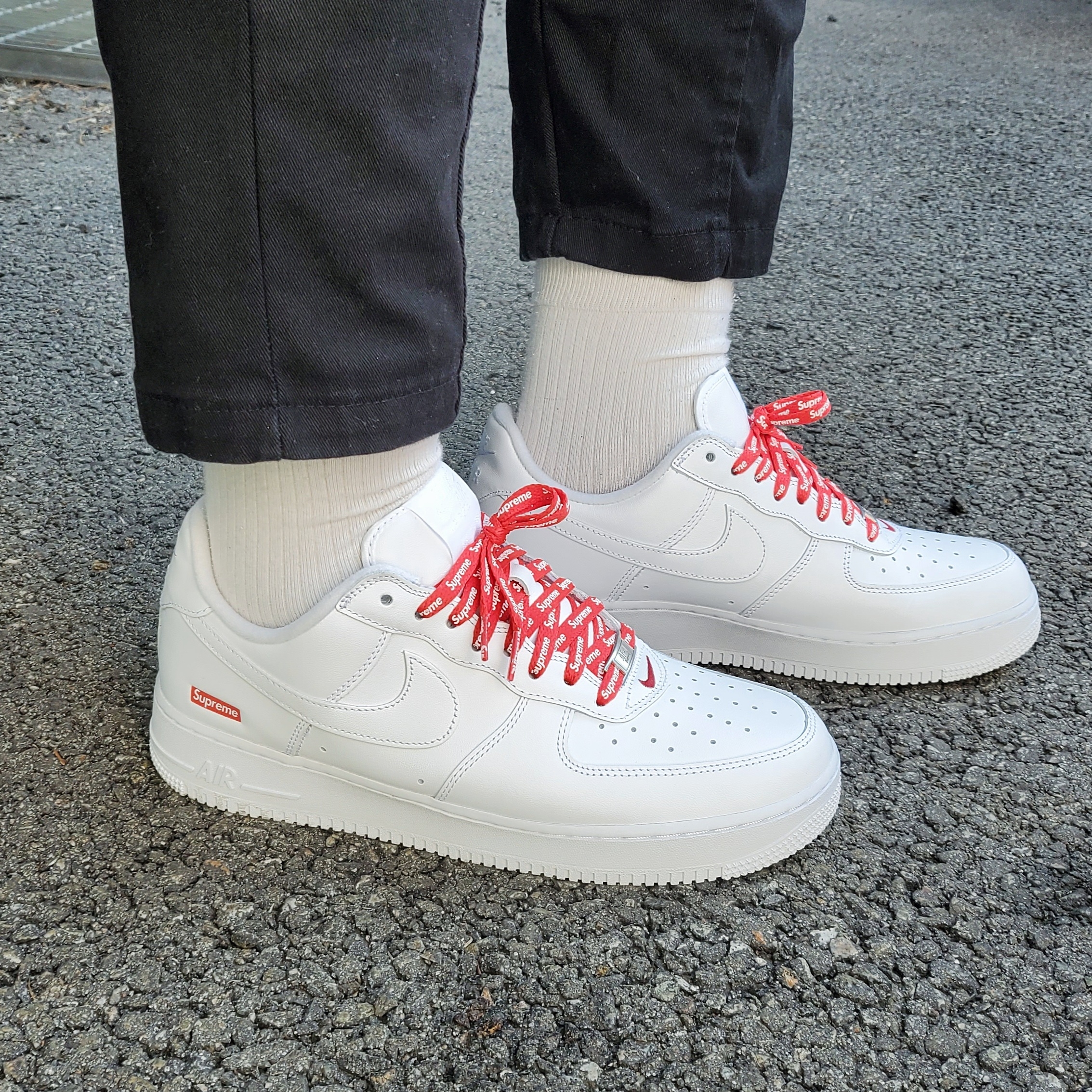 Nike x Supreme Air Force 1 Low White 착용 스타일 - 2
