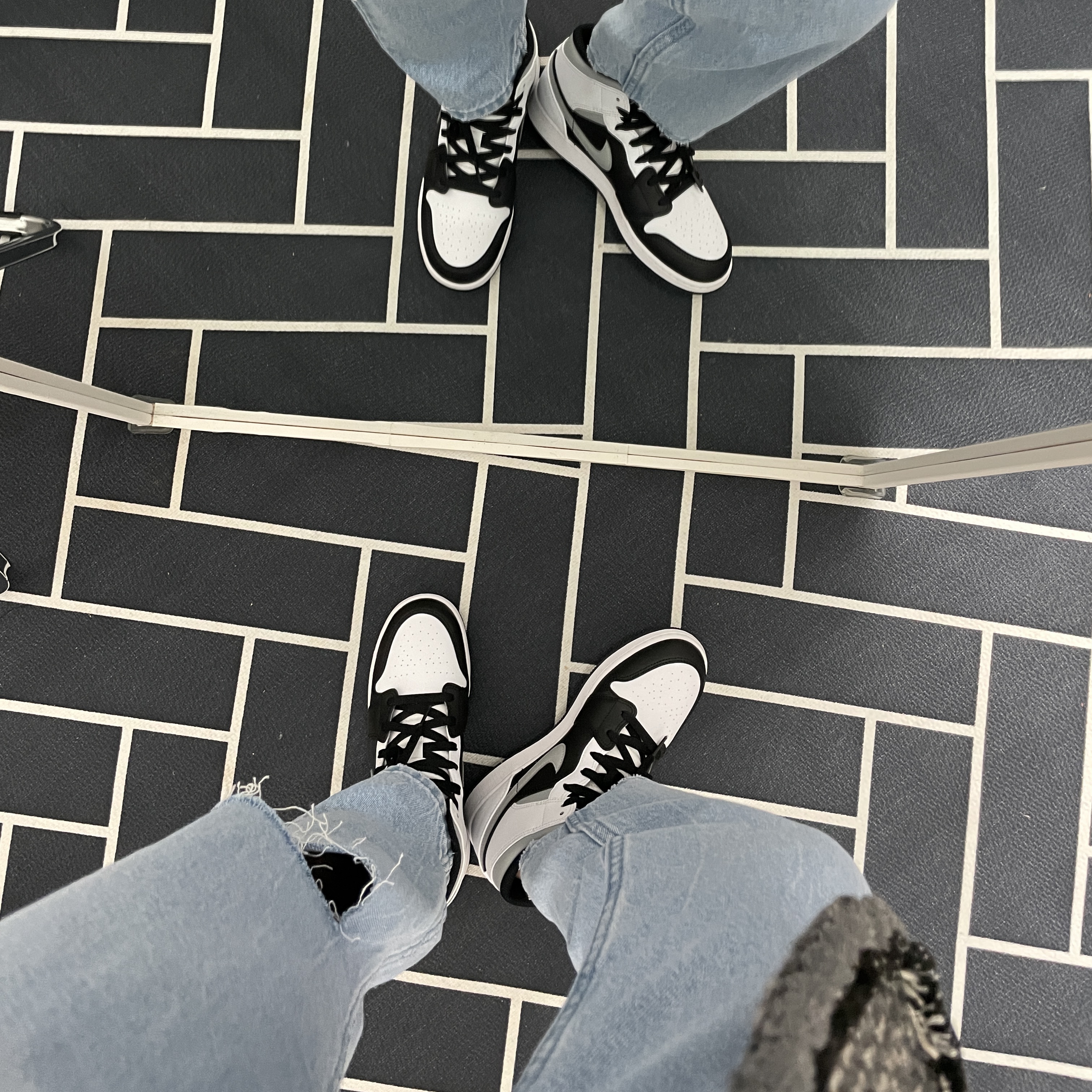 Jordan 1 Mid White Shadow 착용 스타일 - 2
