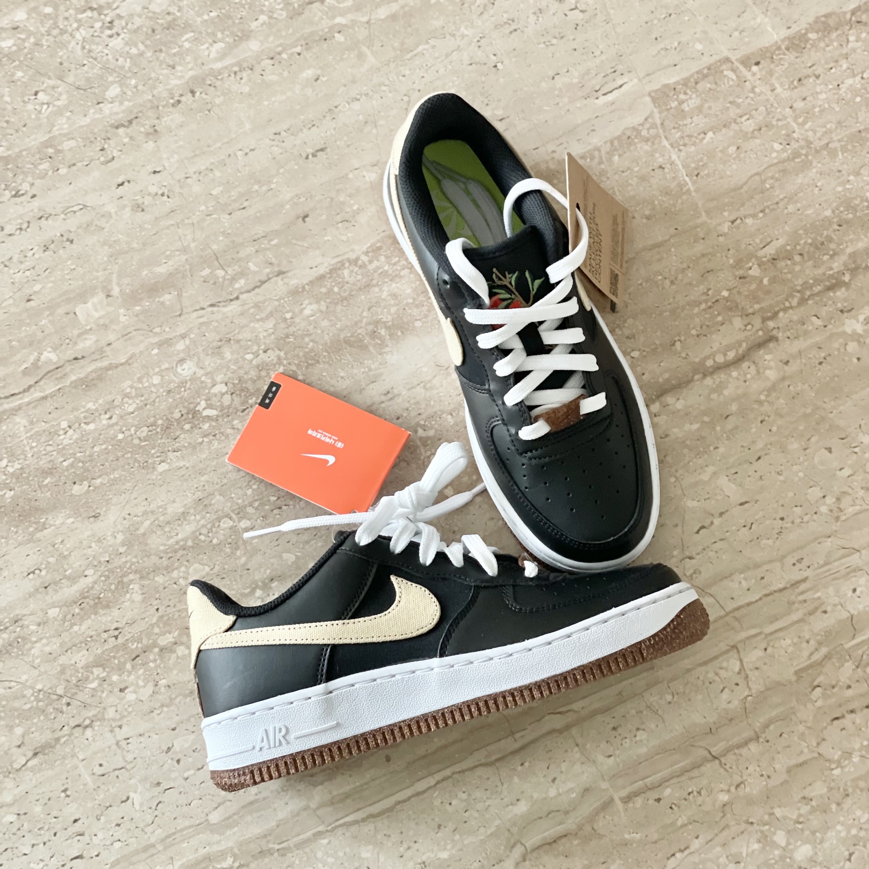 (GS) Nike Air Force 1 '07 LV8 Black Solar Flare 착용 스타일
