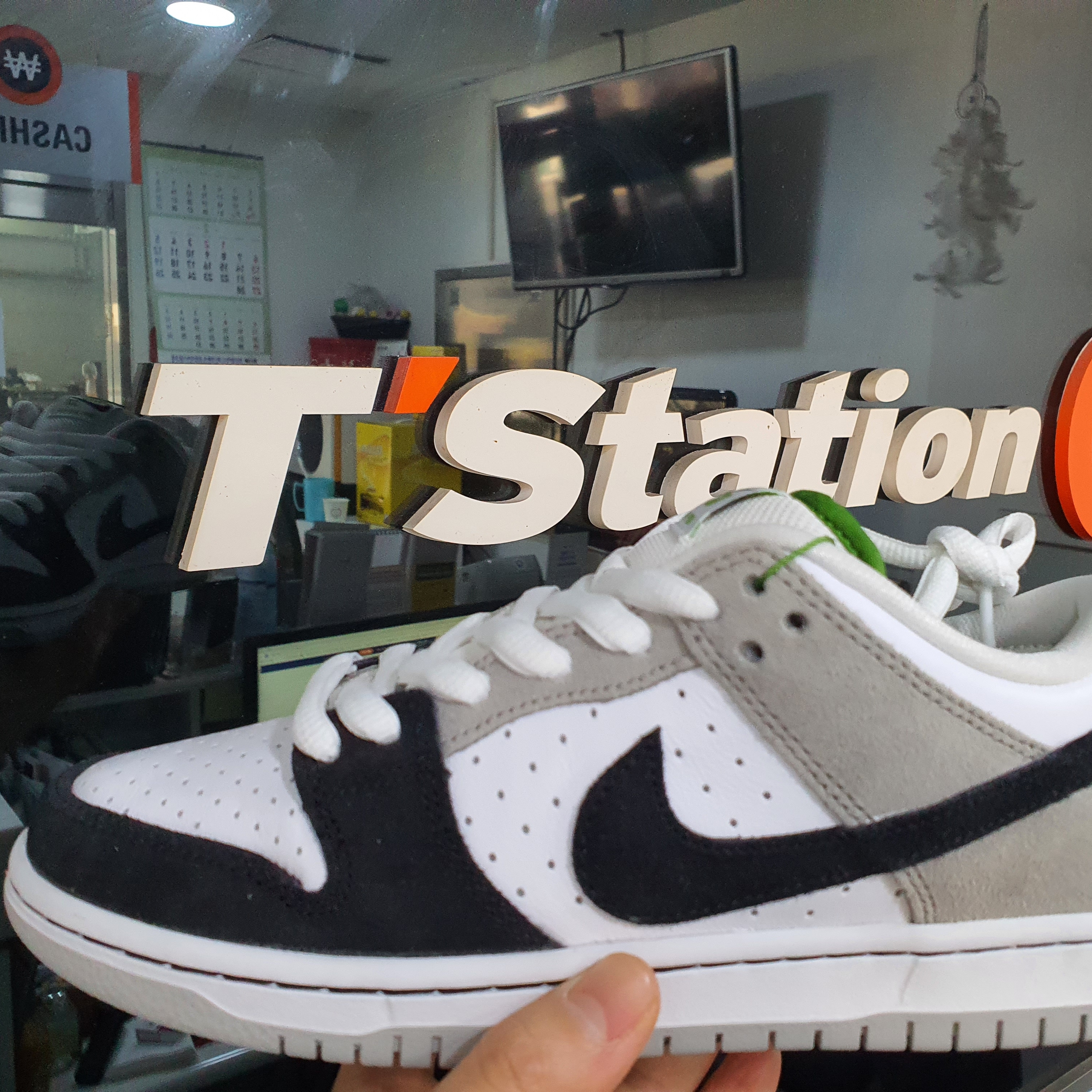 Nike SB Dunk Low Pro Chlorophyll 착용 스타일