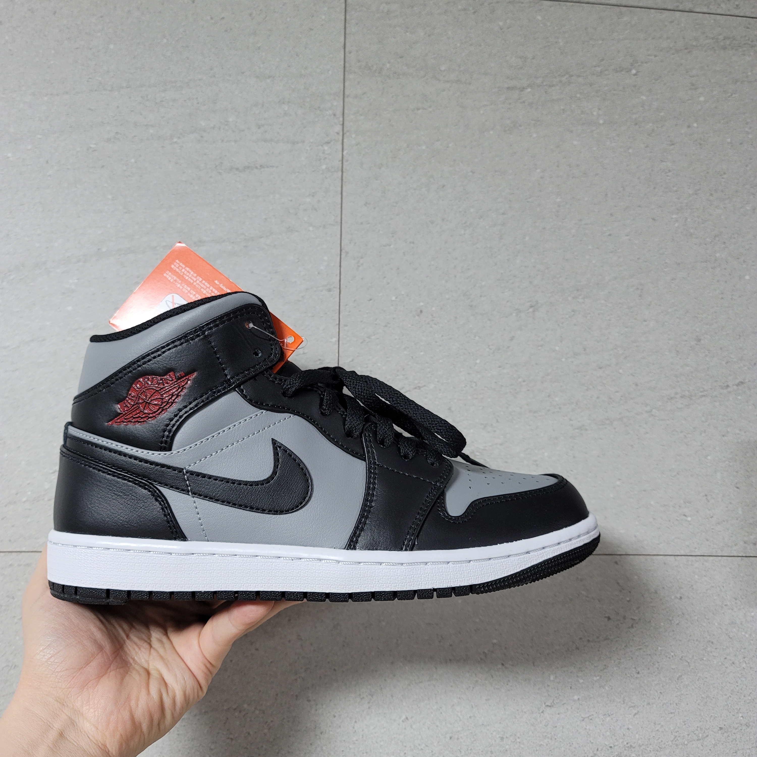 Jordan 1 Mid Shadow 착용 스타일