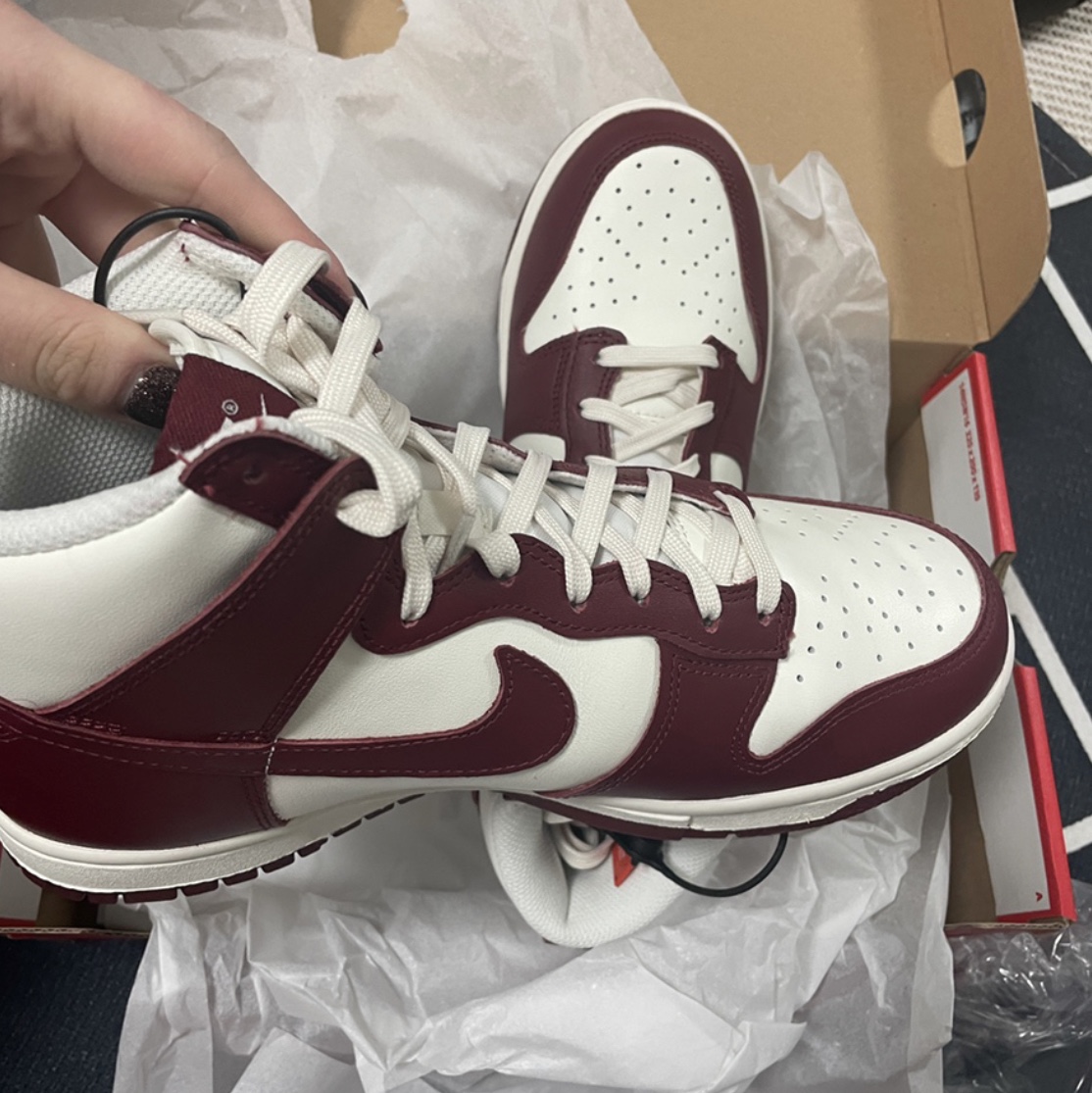 (W) Nike Dunk High Team Red 착용 스타일 - 2