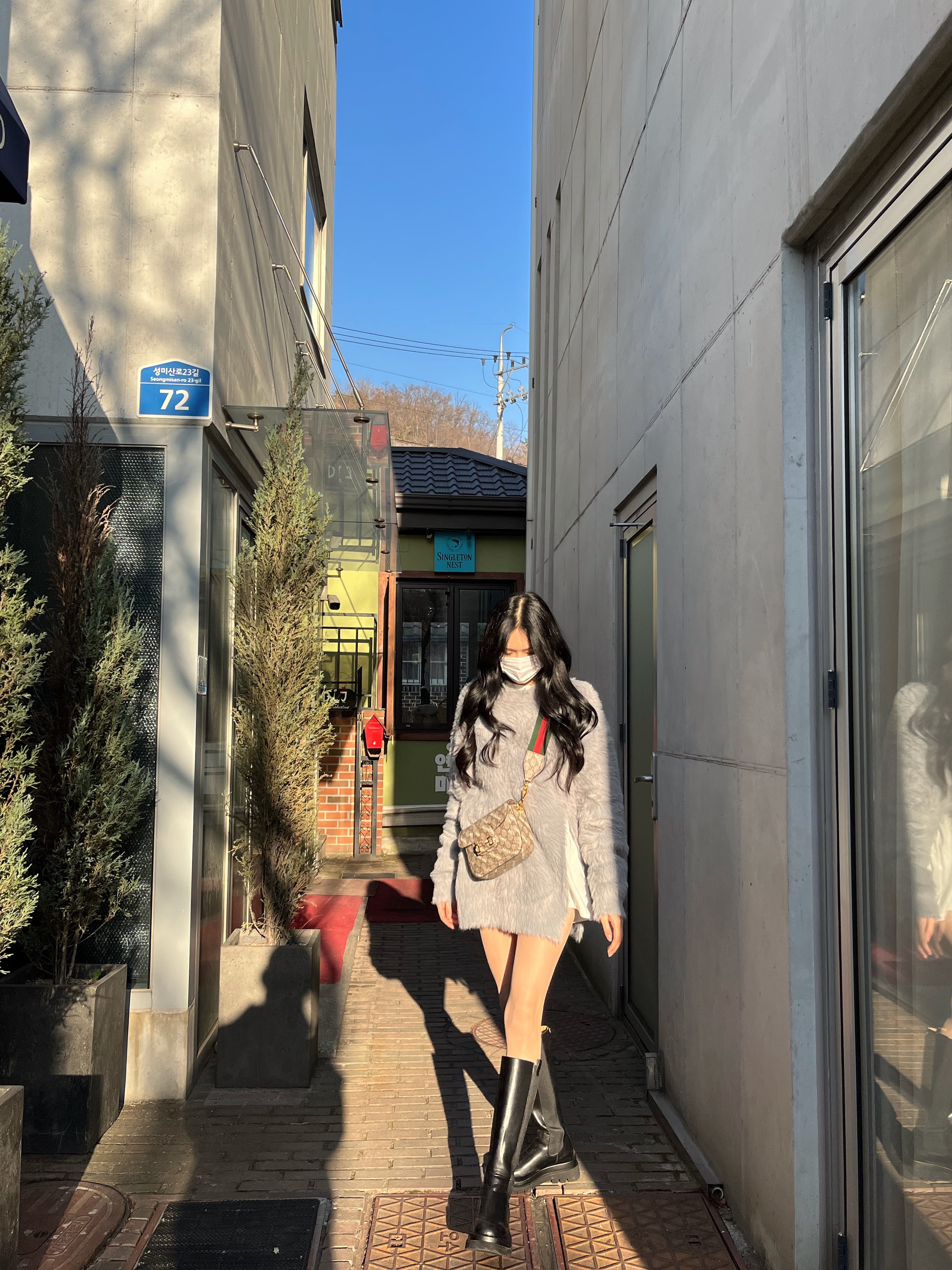 Gucci x Balenciaga The Hacker Project Gucci Horsebit 1955 Mini Handbag Beige Ebony, Louis Vuitton Palm Springs Mini Backpack Monogram 착용 스타일 - 1